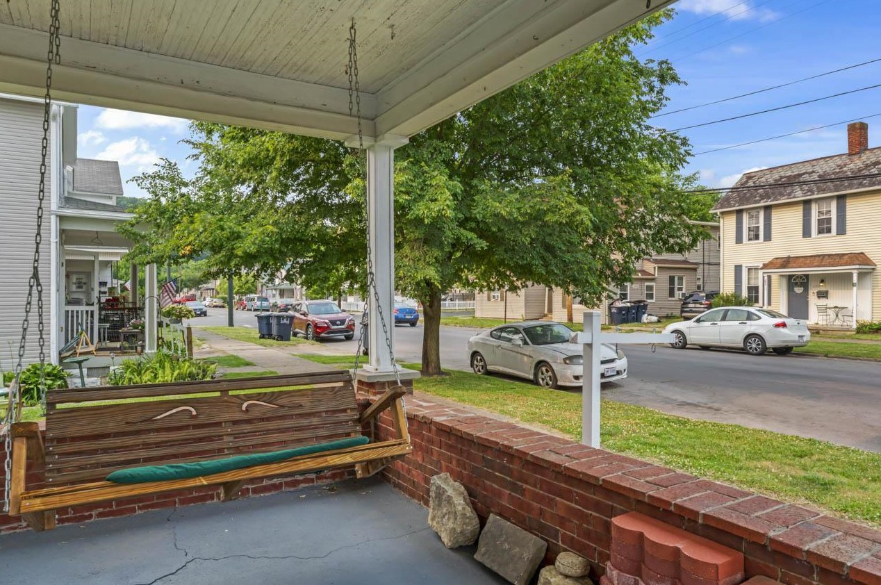 525 Maple St, Lancaster OH 43130-3125 exterior