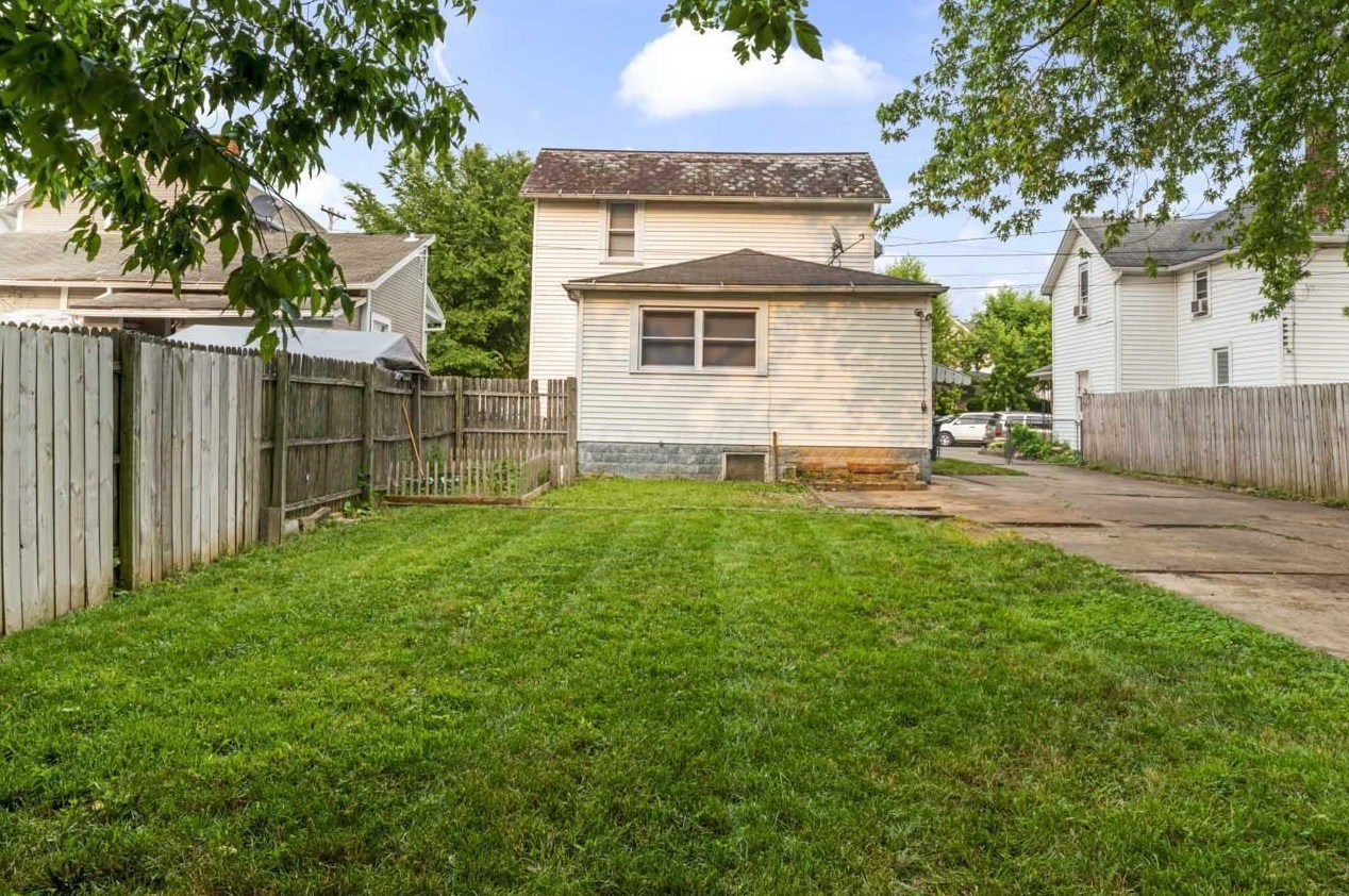 525 Maple St, Lancaster OH 43130-3125 exterior