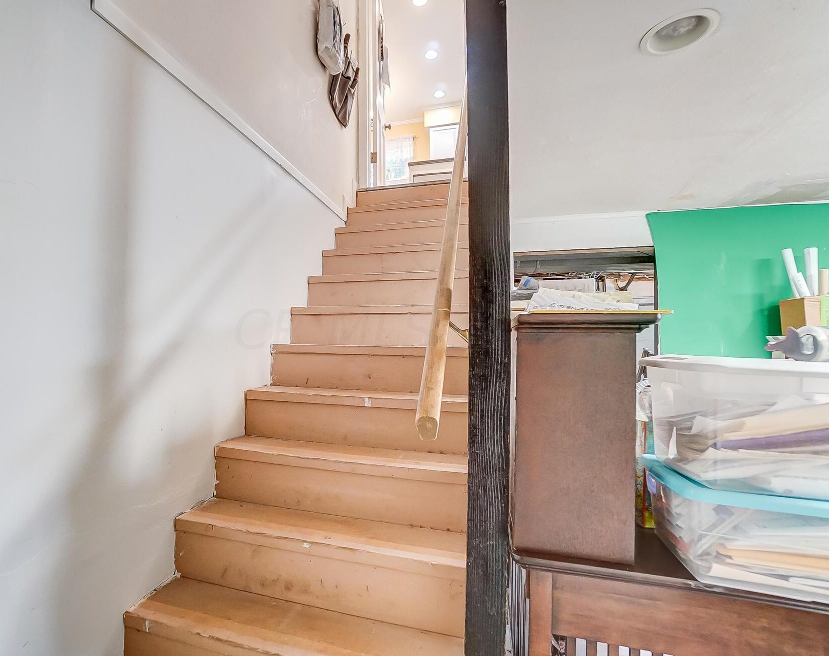 1727 Staffordshire Rd, Columbus OH 43229-2141 exterior