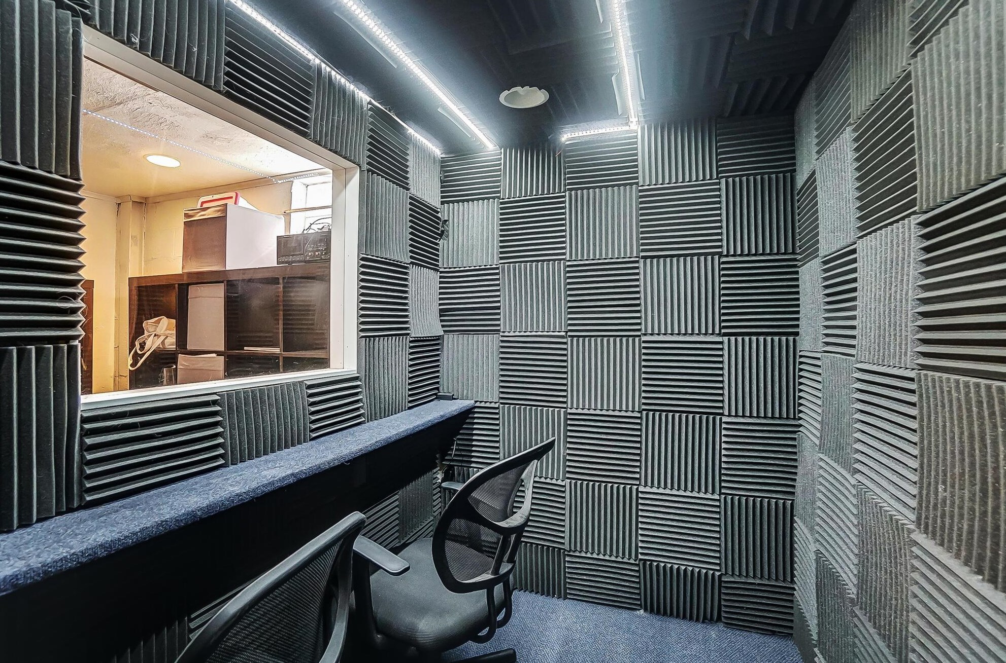 1727 Staffordshire Rd, Columbus OH 43229-2141 exterior