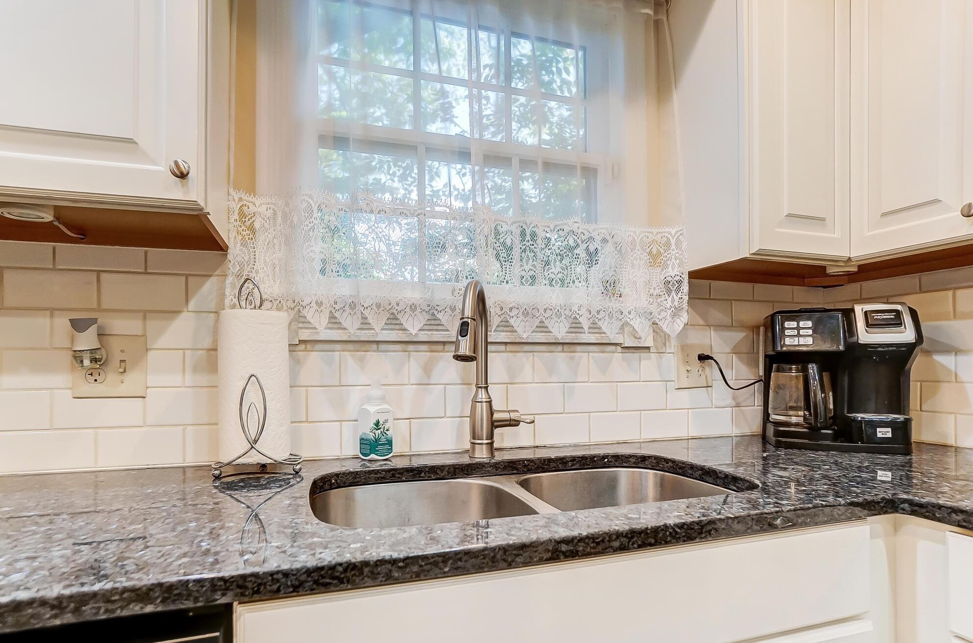 1727 Staffordshire Rd, Columbus OH 43229-2141 exterior