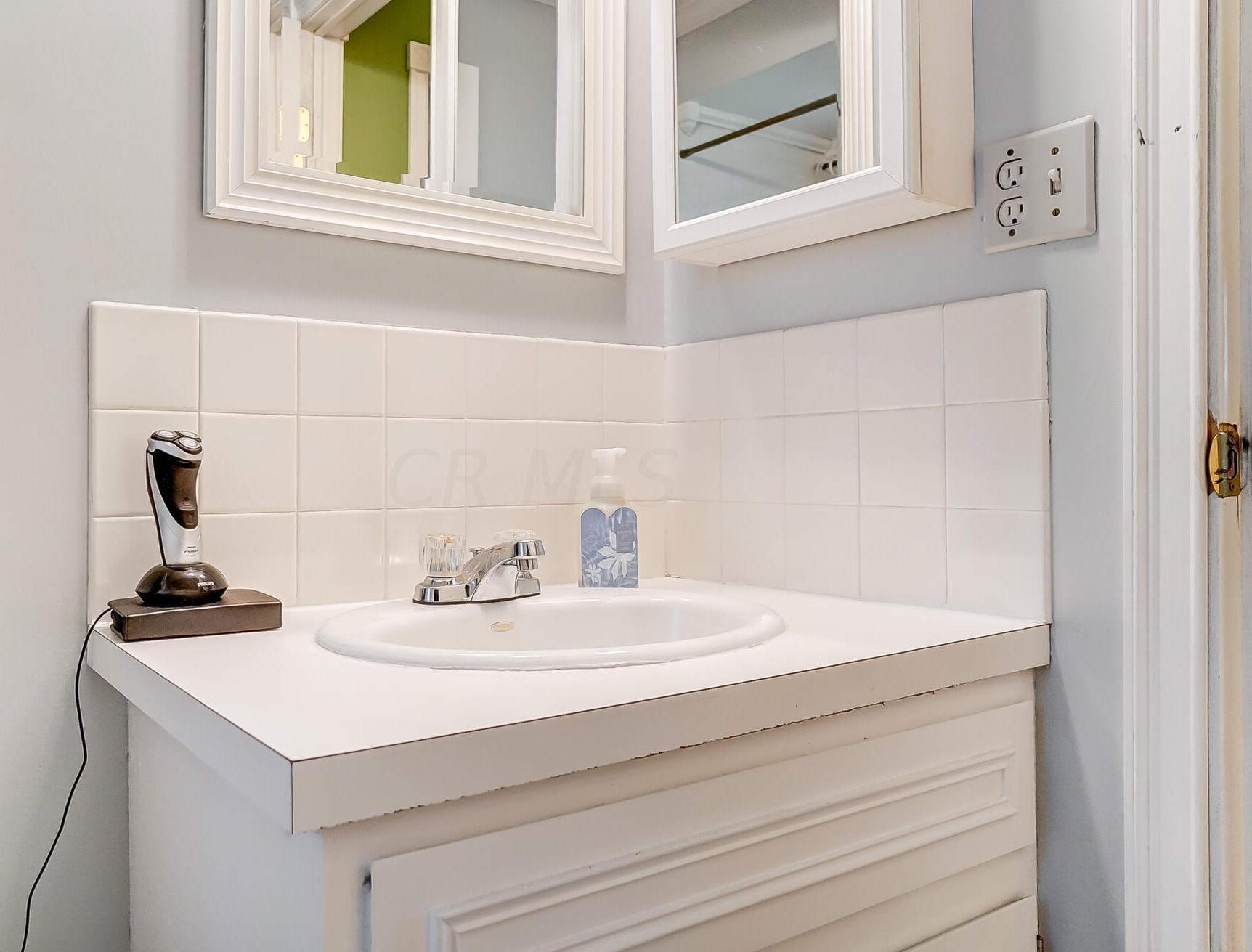 1727 Staffordshire Rd, Columbus OH 43229-2141 exterior