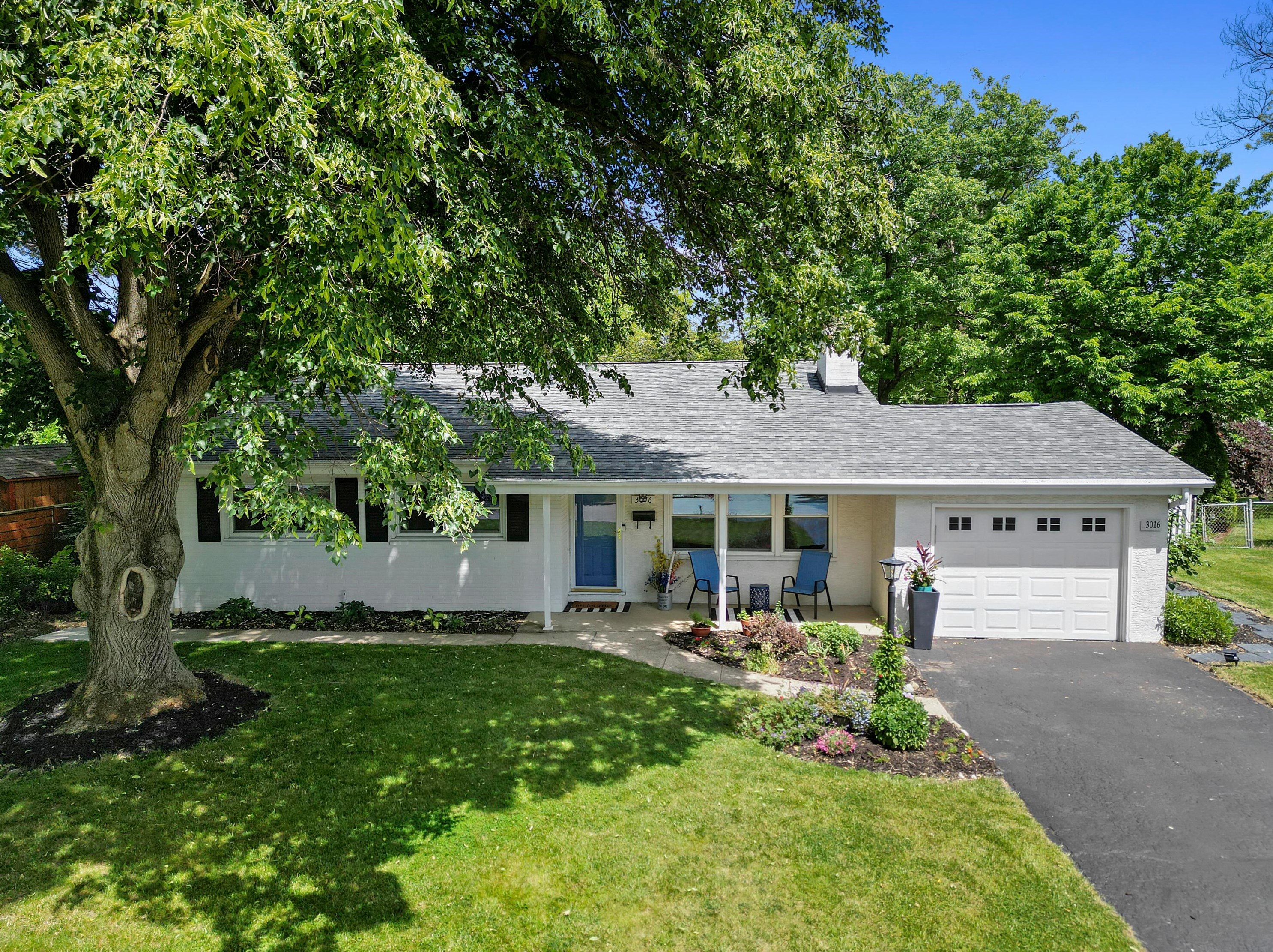 3016 Forest Hill Dr, Columbus, OH 43221-2316