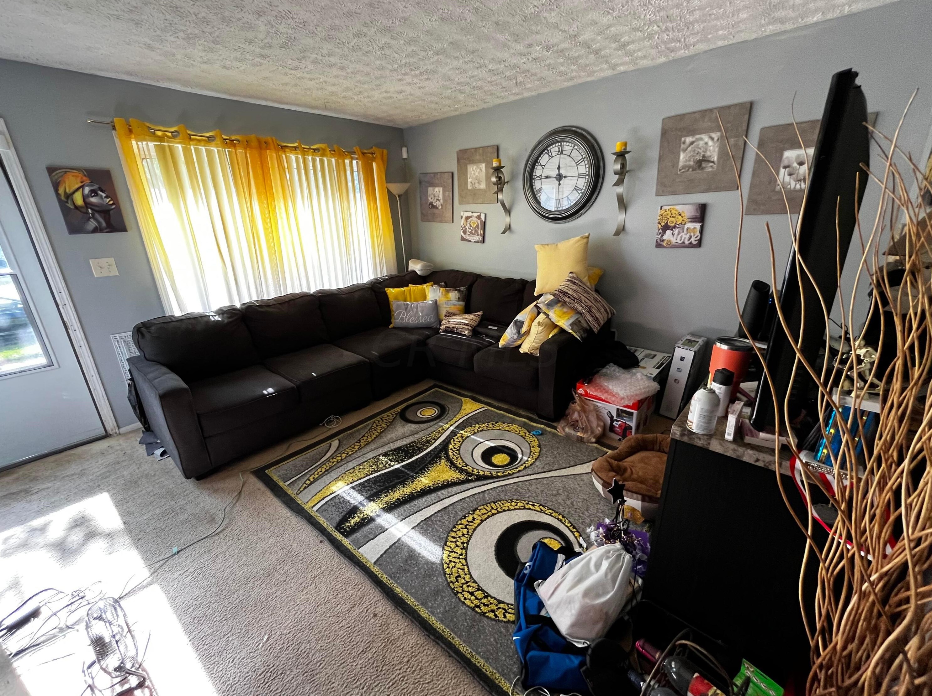 1966 Brocton Rd, Columbus, OH 43219-1323