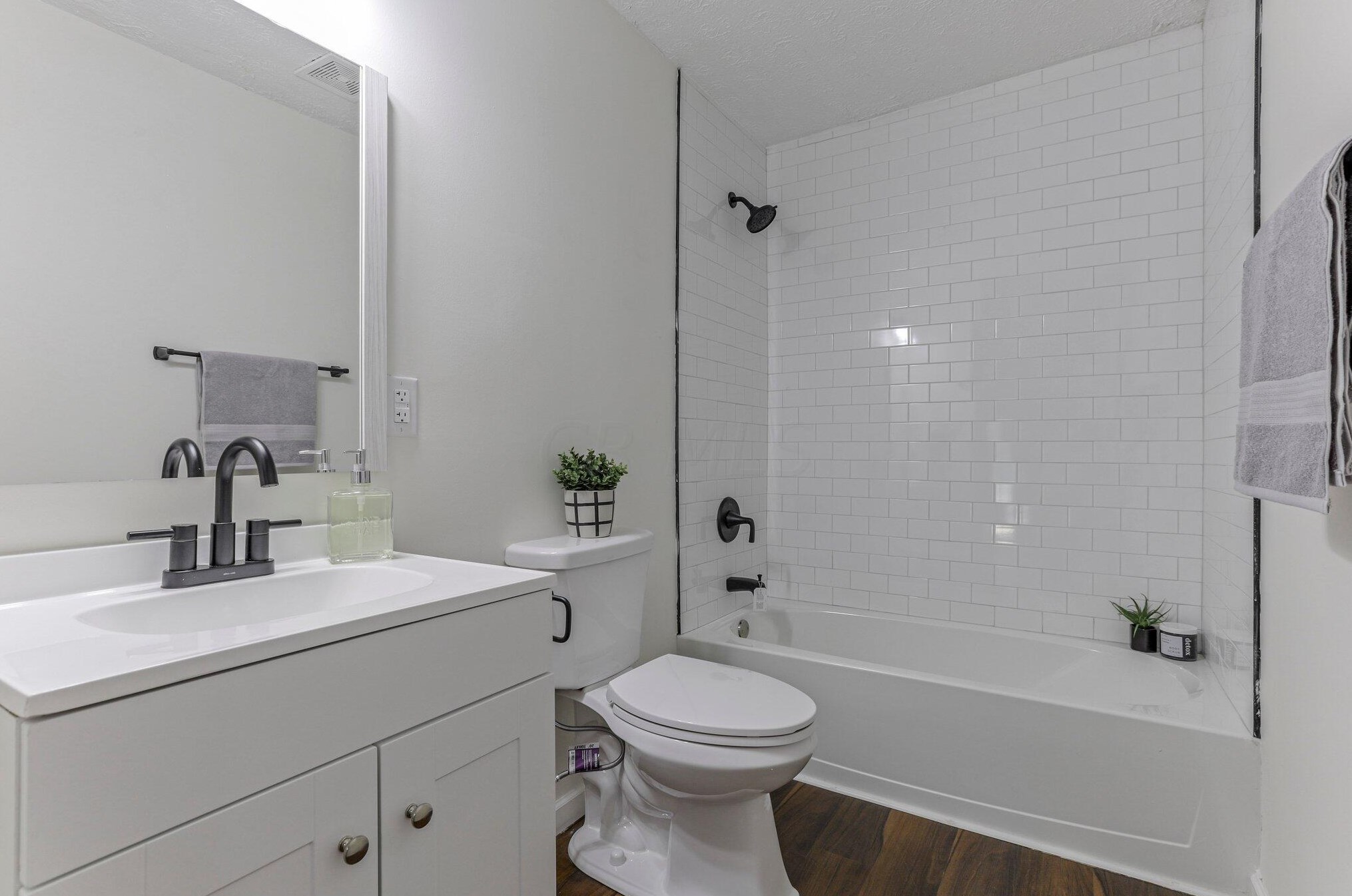 1473 Cooke Rd, Columbus OH 43214-3112 exterior