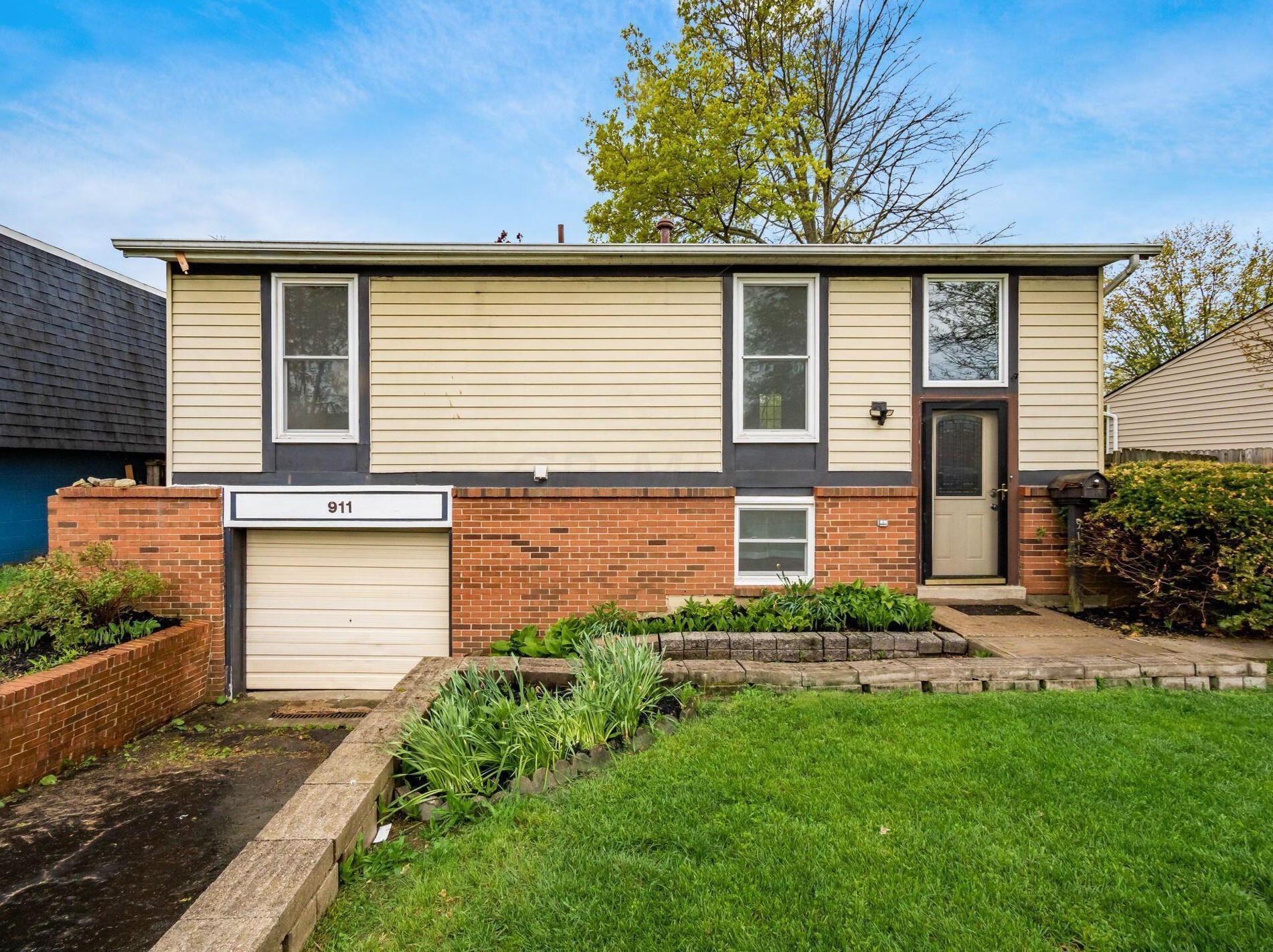 911 Kyle Ave, Columbus, OH 43207-4261