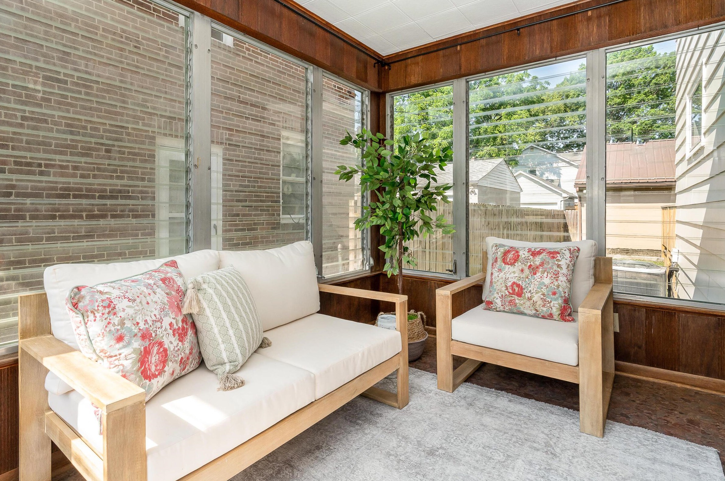 219 Huron Ave, Columbus OH 43204-2662 exterior