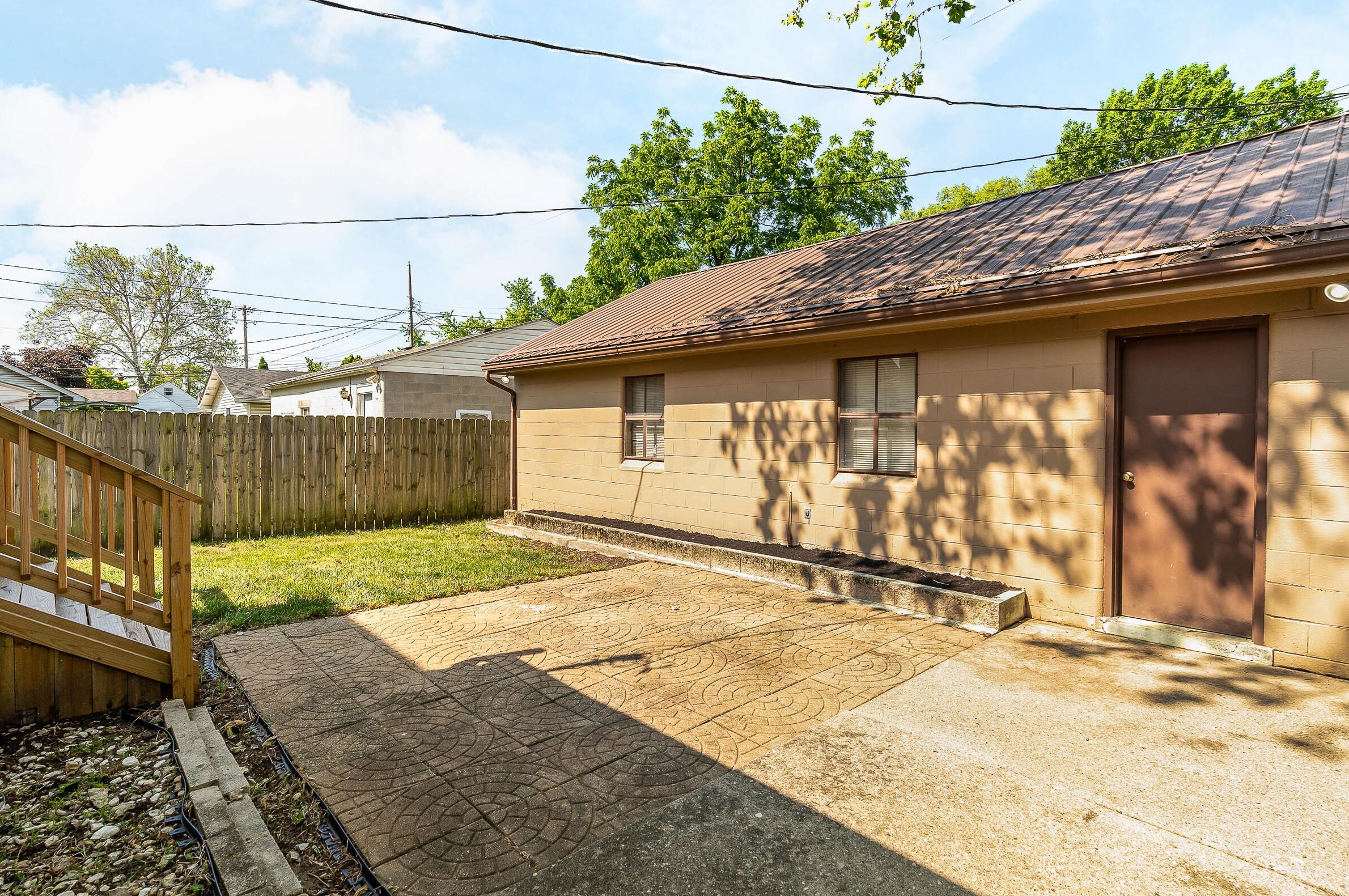 219 Huron Ave, Columbus OH 43204-2662 exterior