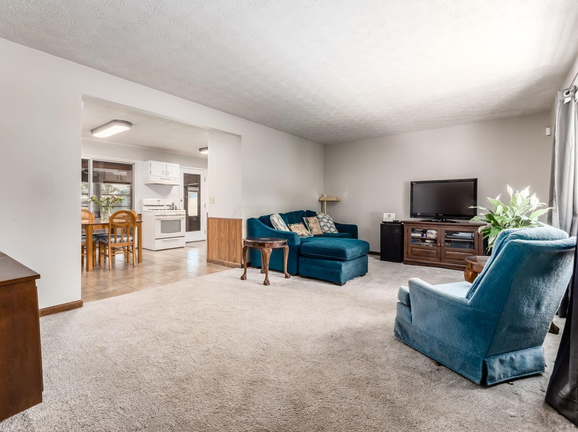 365 Sturbridge Rd, Columbus, OH 43228-1251