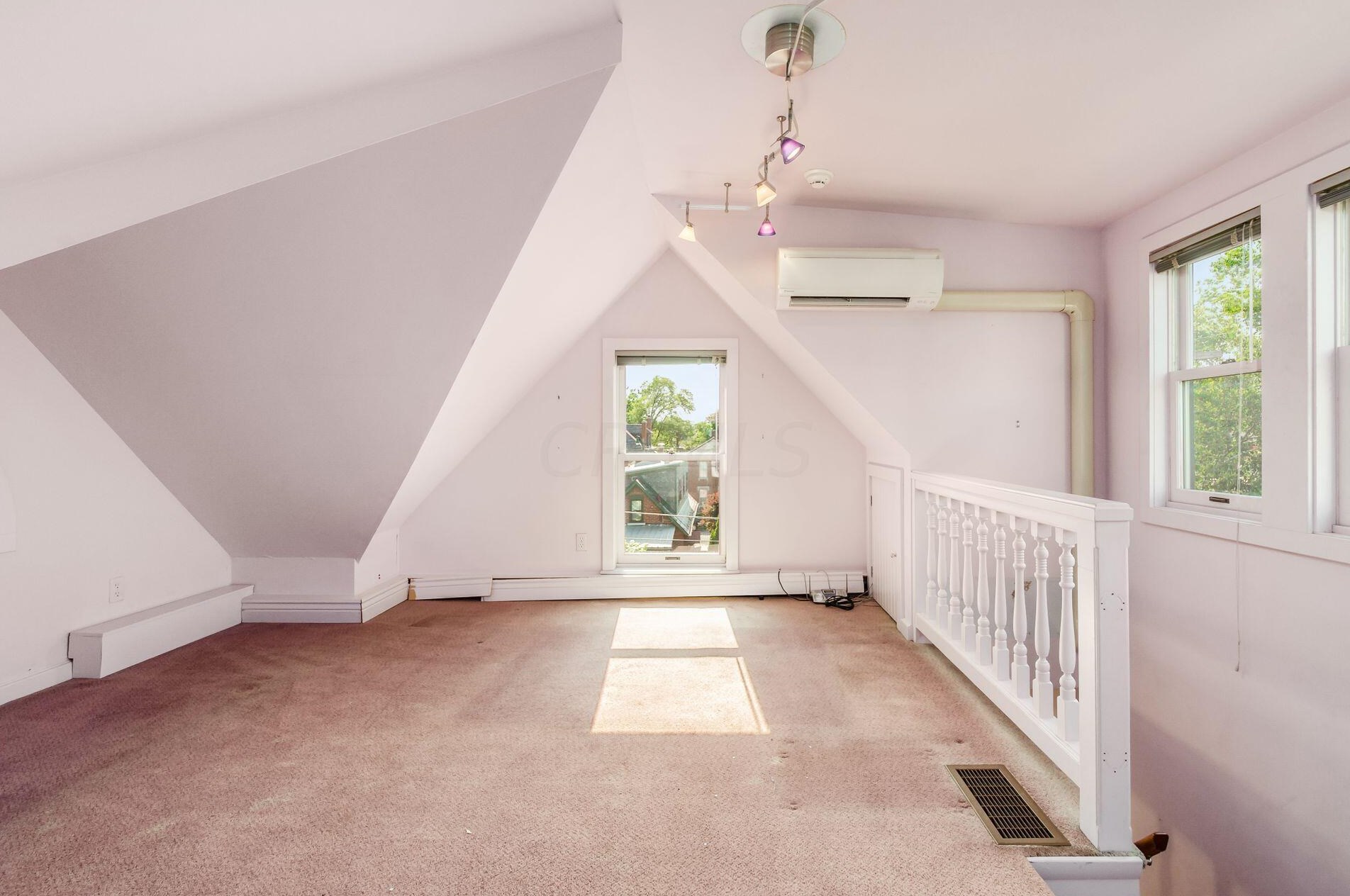 751 Jaeger St, Columbus OH 43206-2273 exterior