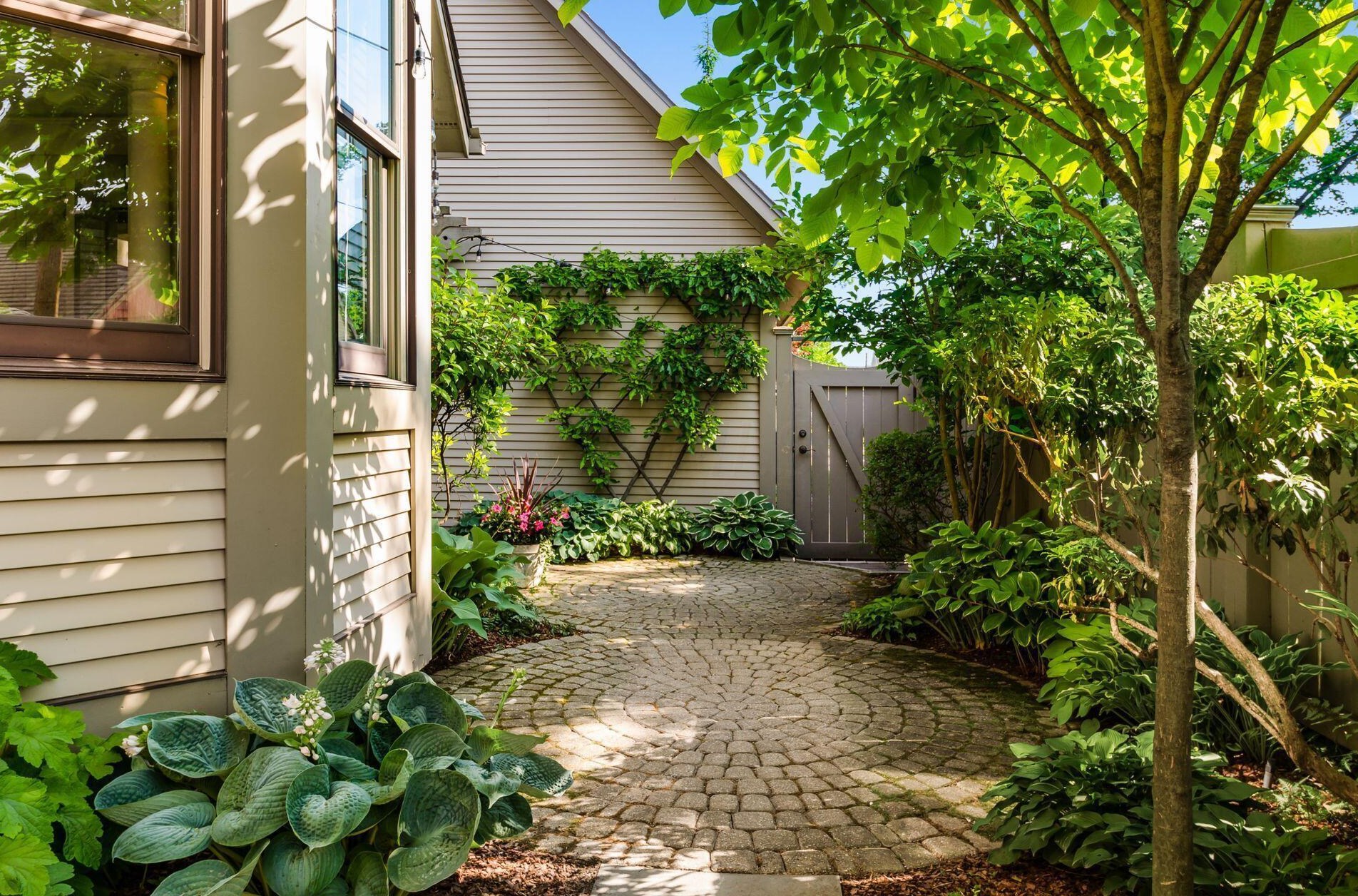 751 Jaeger St, Columbus OH 43206-2273 exterior