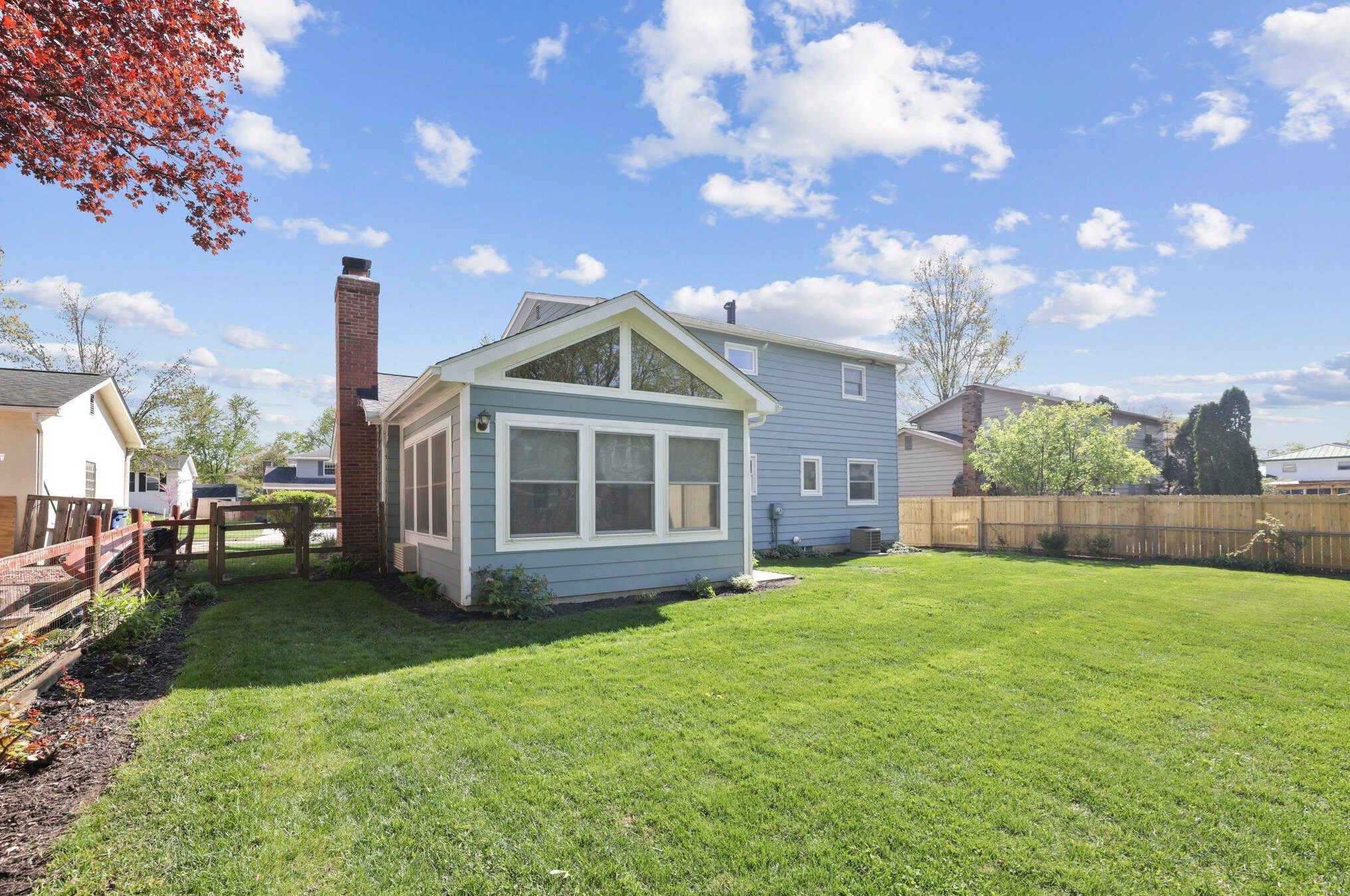 1762 Staffordshire Rd, Columbus OH 43229-2141 exterior