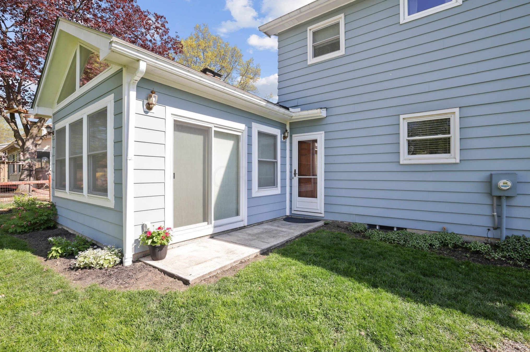 1762 Staffordshire Rd, Columbus OH 43229-2141 exterior