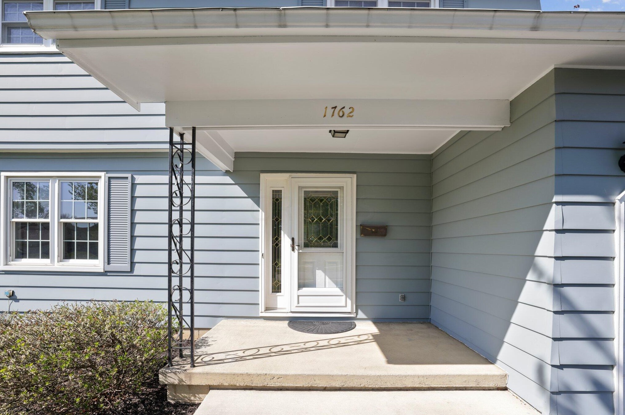 1762 Staffordshire Rd, Columbus OH 43229-2141 exterior