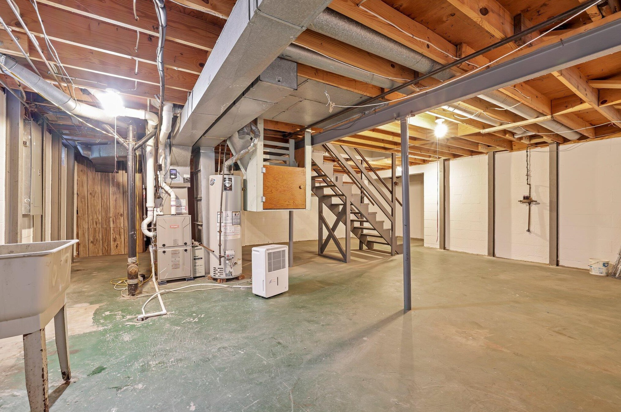 1762 Staffordshire Rd, Columbus OH 43229-2141 exterior