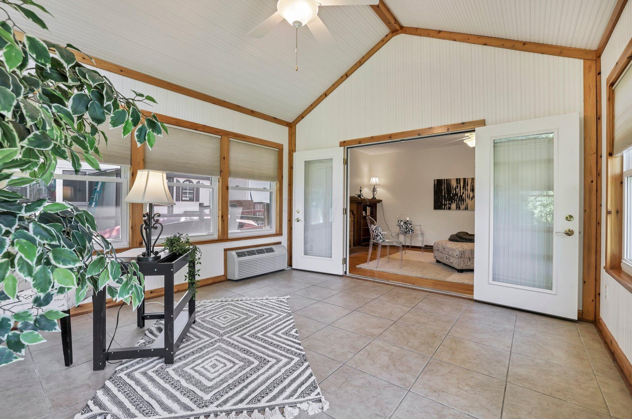 1762 Staffordshire Rd, Columbus OH 43229-2141 exterior