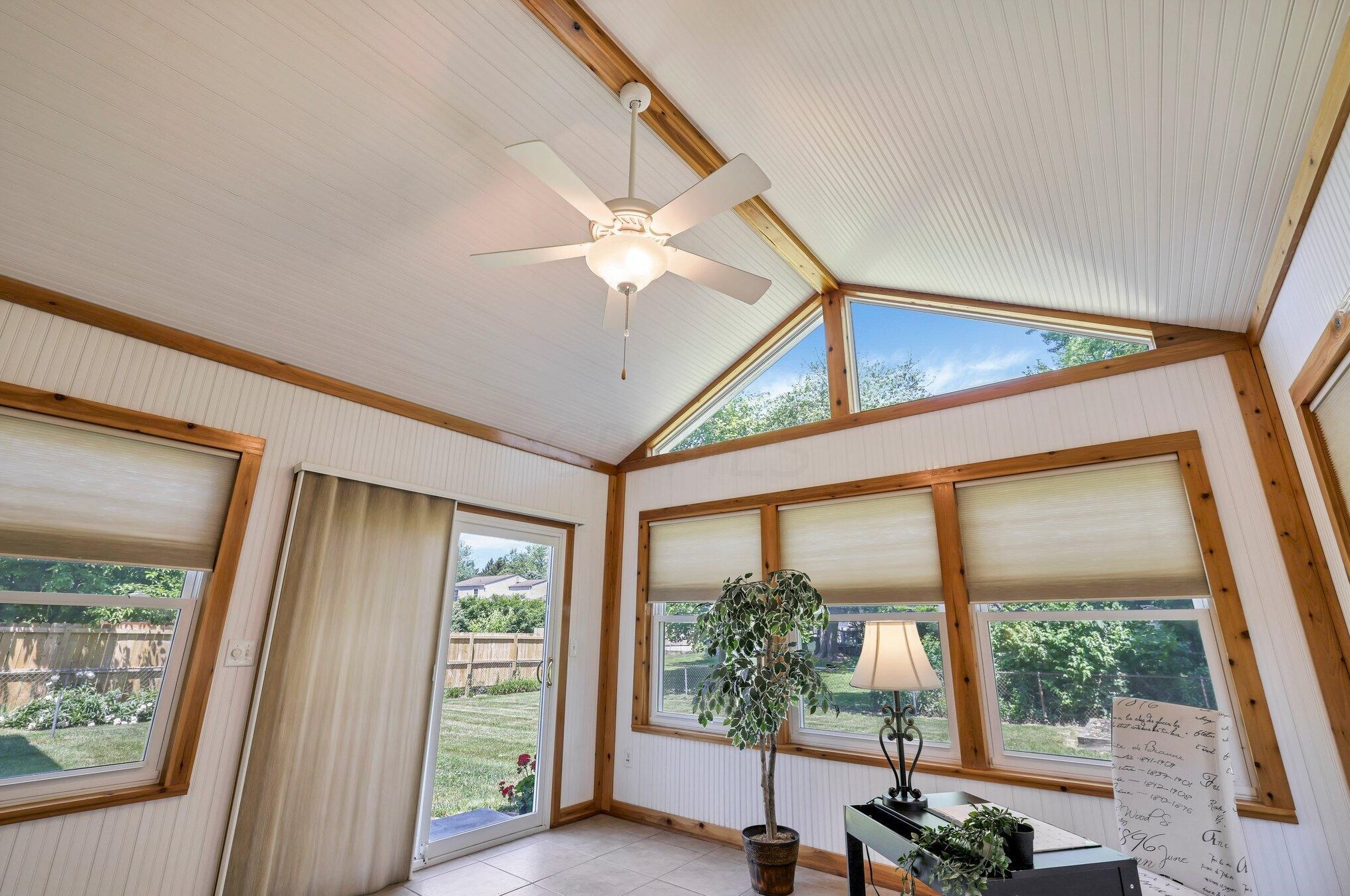 1762 Staffordshire Rd, Columbus OH 43229-2141 exterior