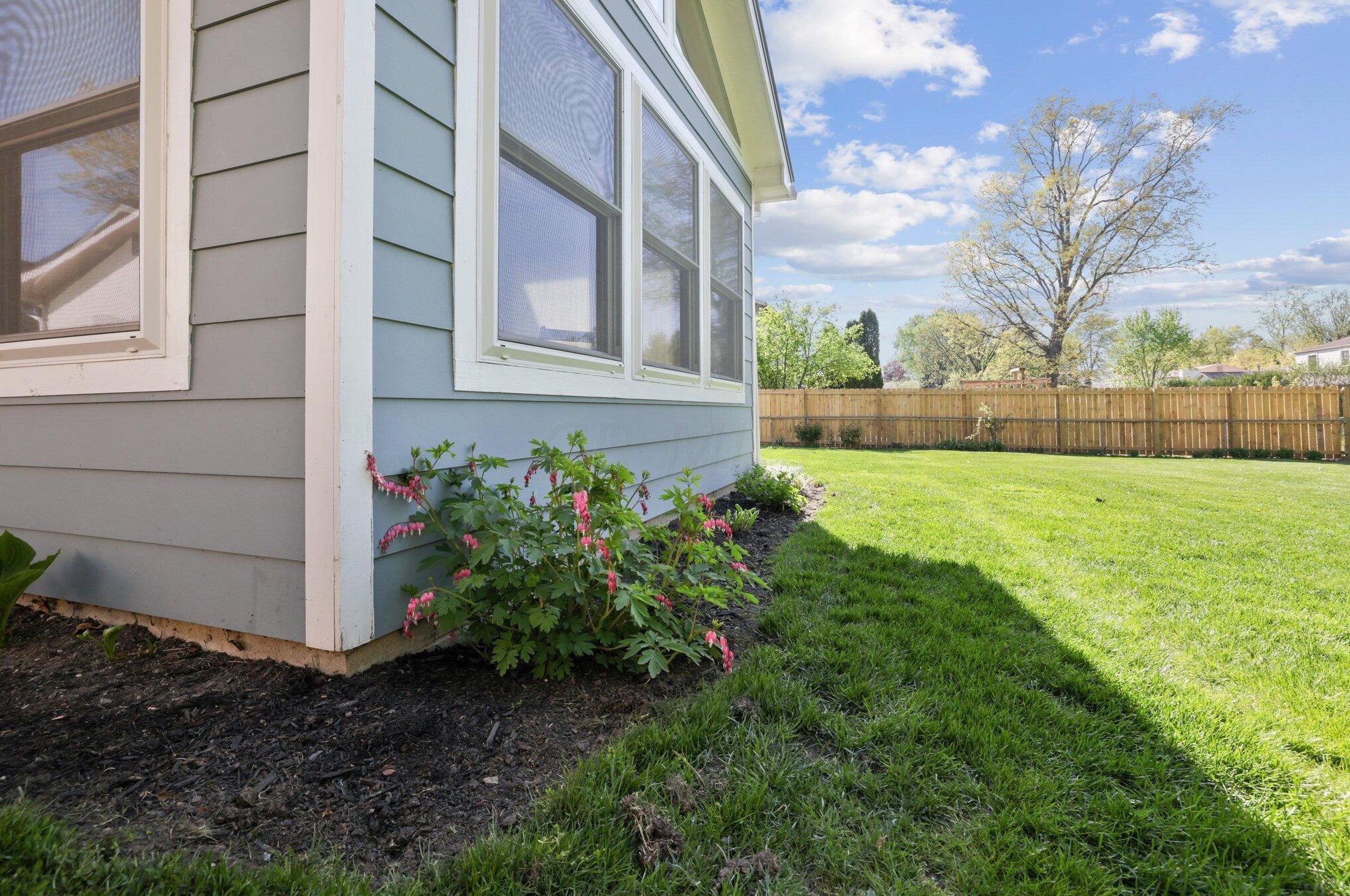 1762 Staffordshire Rd, Columbus OH 43229-2141 exterior