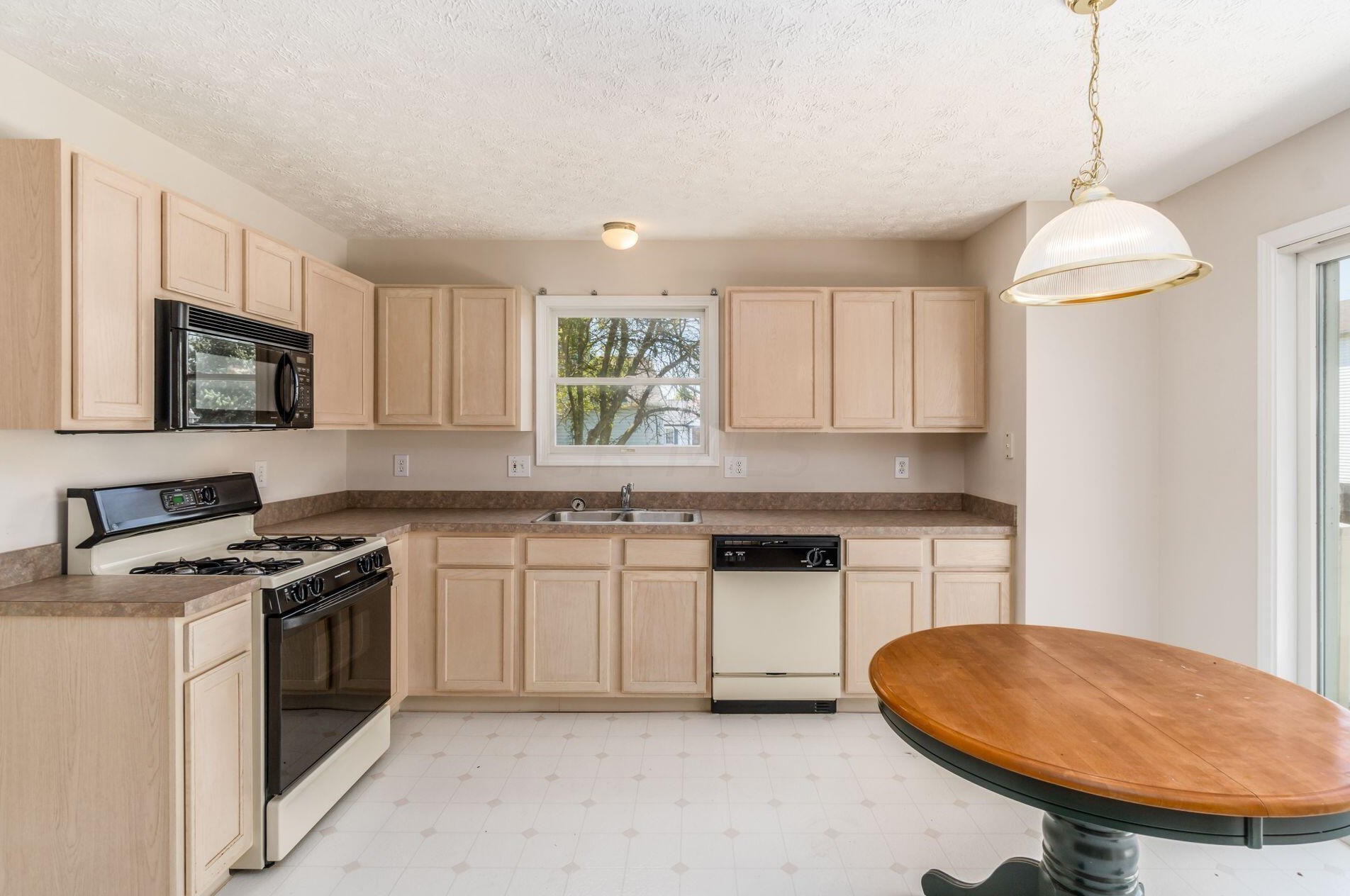 3658 Larkwell Way, Columbus OH 43232-3600 exterior