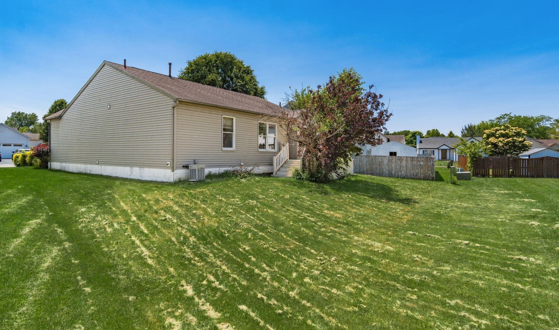 3658 Larkwell Way, Columbus OH 43232-3600 exterior