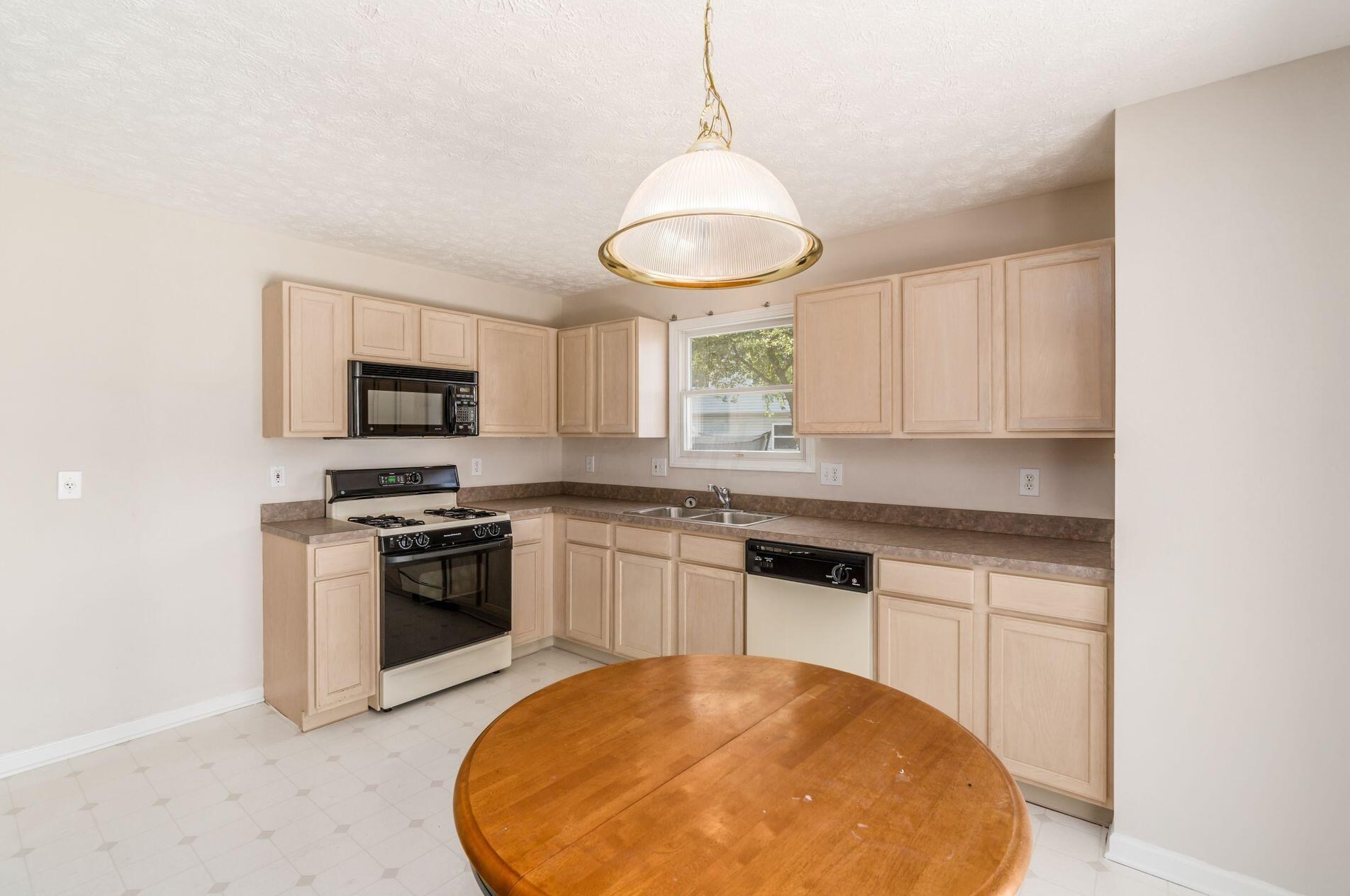 3658 Larkwell Way, Columbus OH 43232-3600 exterior