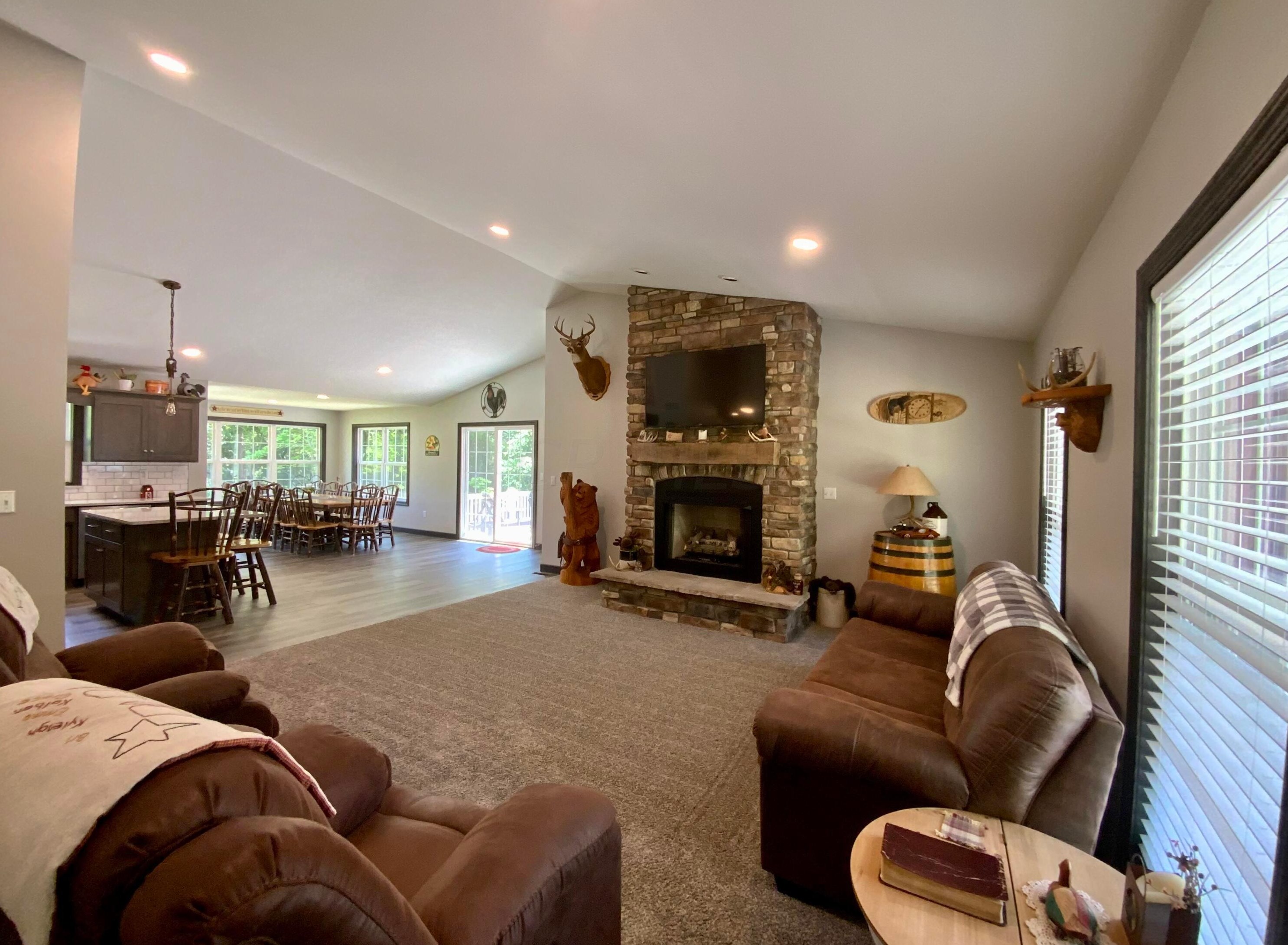 876 Royal Cir, Howard, OH 43028-9370