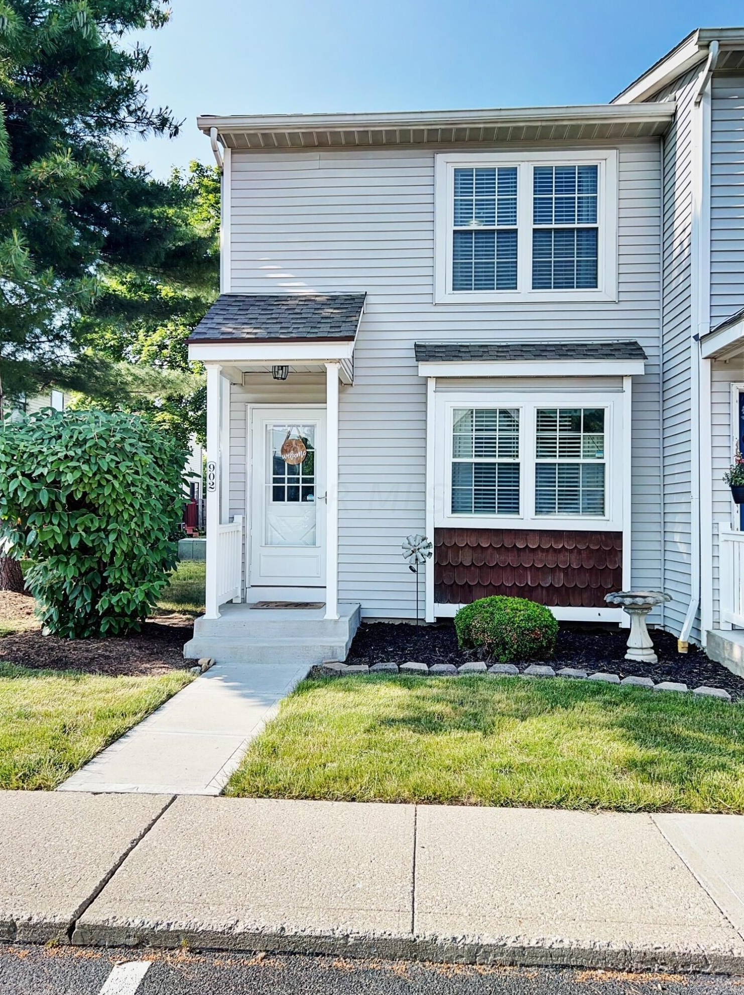 902 Upholland Ln, Columbus OH  43085-5858 exterior