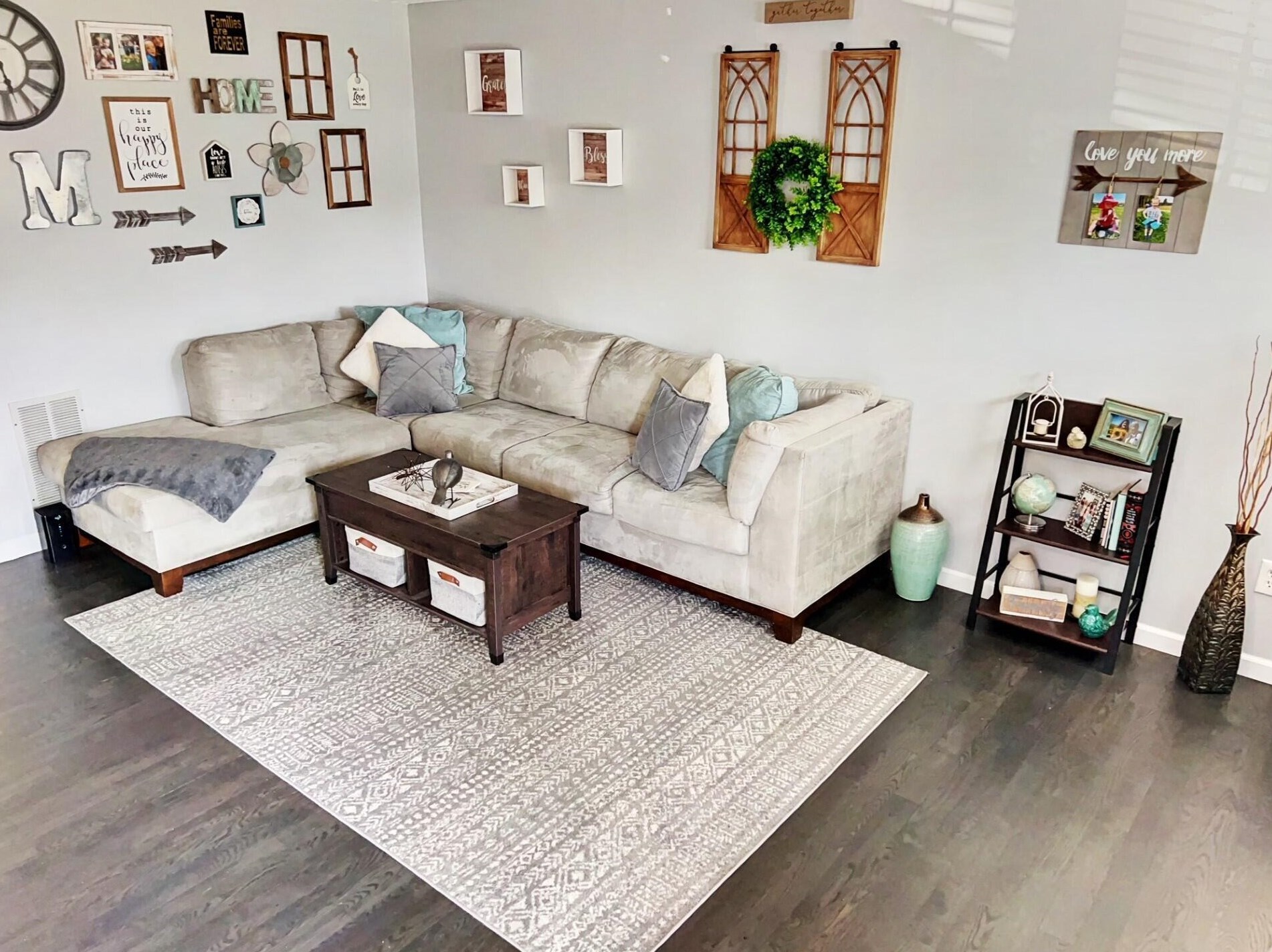 902 Upholland Ln, Columbus, OH 43085-5858