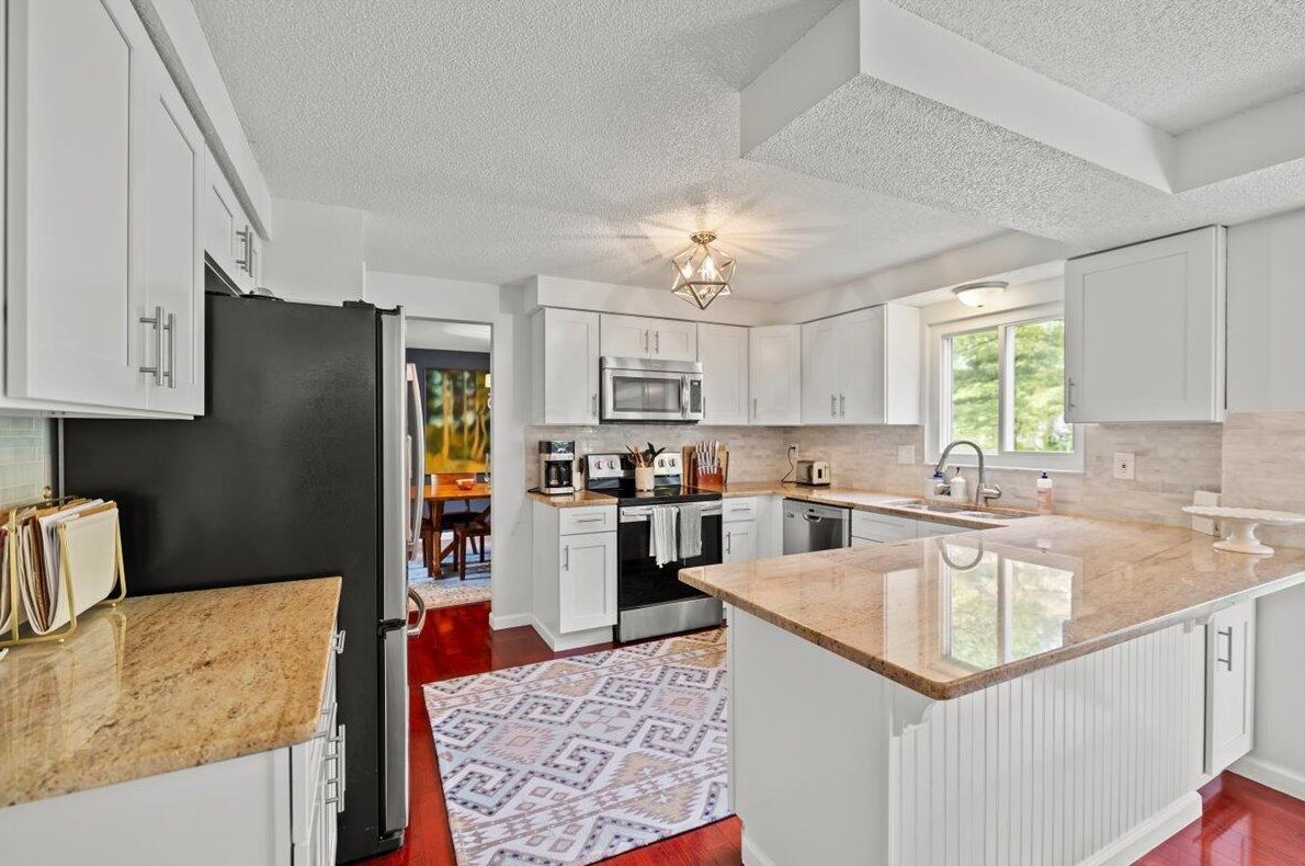 6891 Sparrow Ln, Columbus OH 43235-6200 exterior