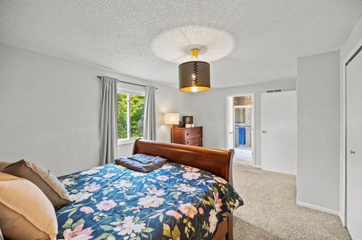 6891 Sparrow Ln, Columbus OH 43235-6200 exterior