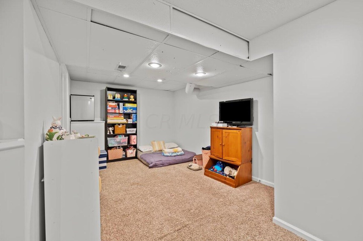 6891 Sparrow Ln, Columbus OH 43235-6200 exterior