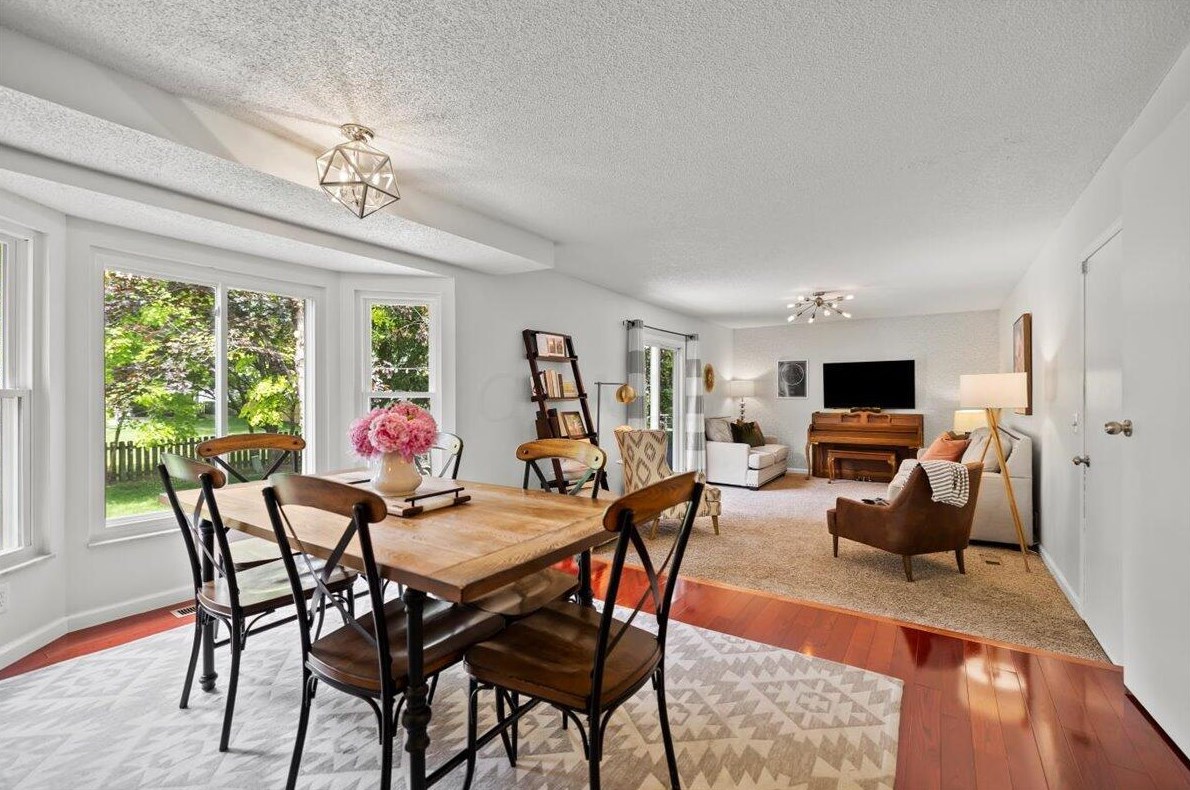 6891 Sparrow Ln, Columbus OH 43235-6200 exterior