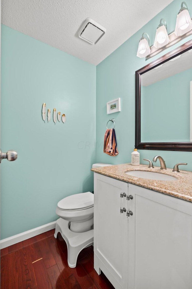 6891 Sparrow Ln, Columbus OH 43235-6200 exterior