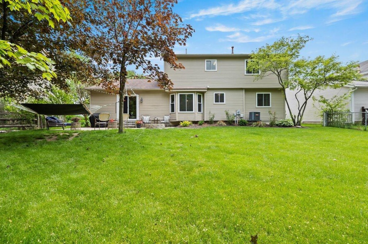 6891 Sparrow Ln, Columbus OH 43235-6200 exterior