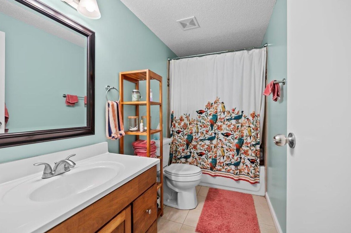 6891 Sparrow Ln, Columbus OH 43235-6200 exterior