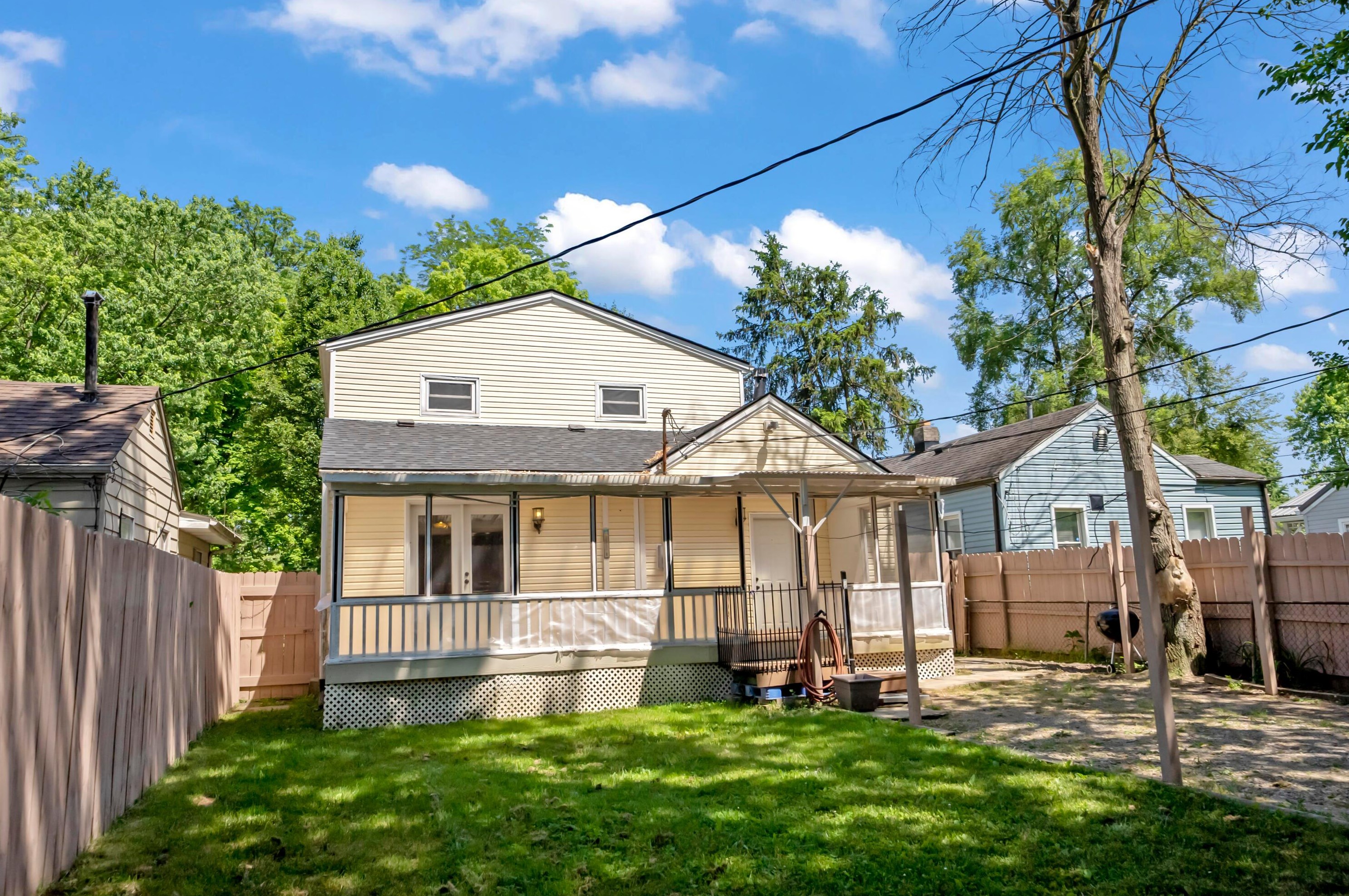 3047 Azelda St, Columbus OH 43224-4011 exterior