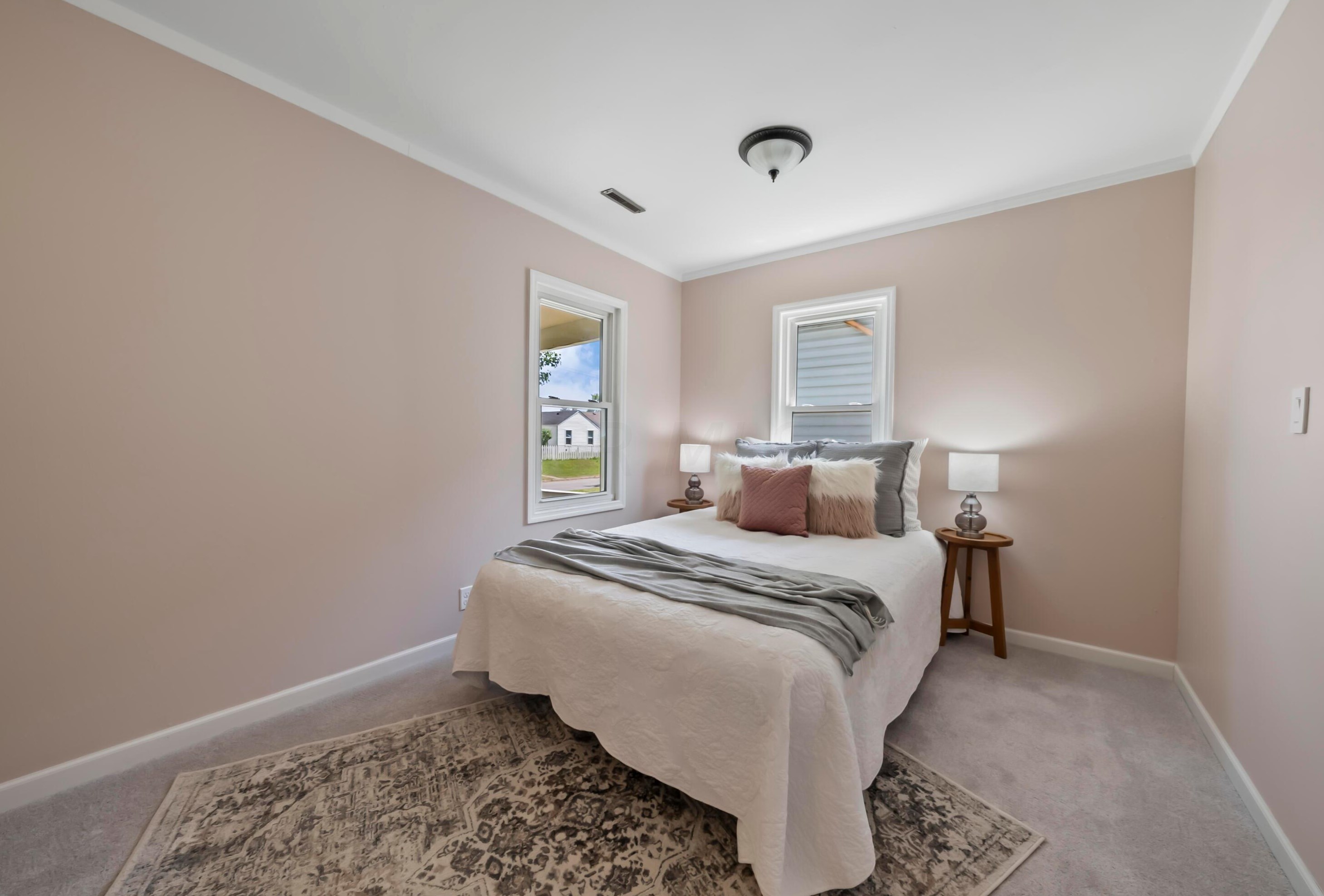 3047 Azelda St, Columbus OH 43224-4011 exterior