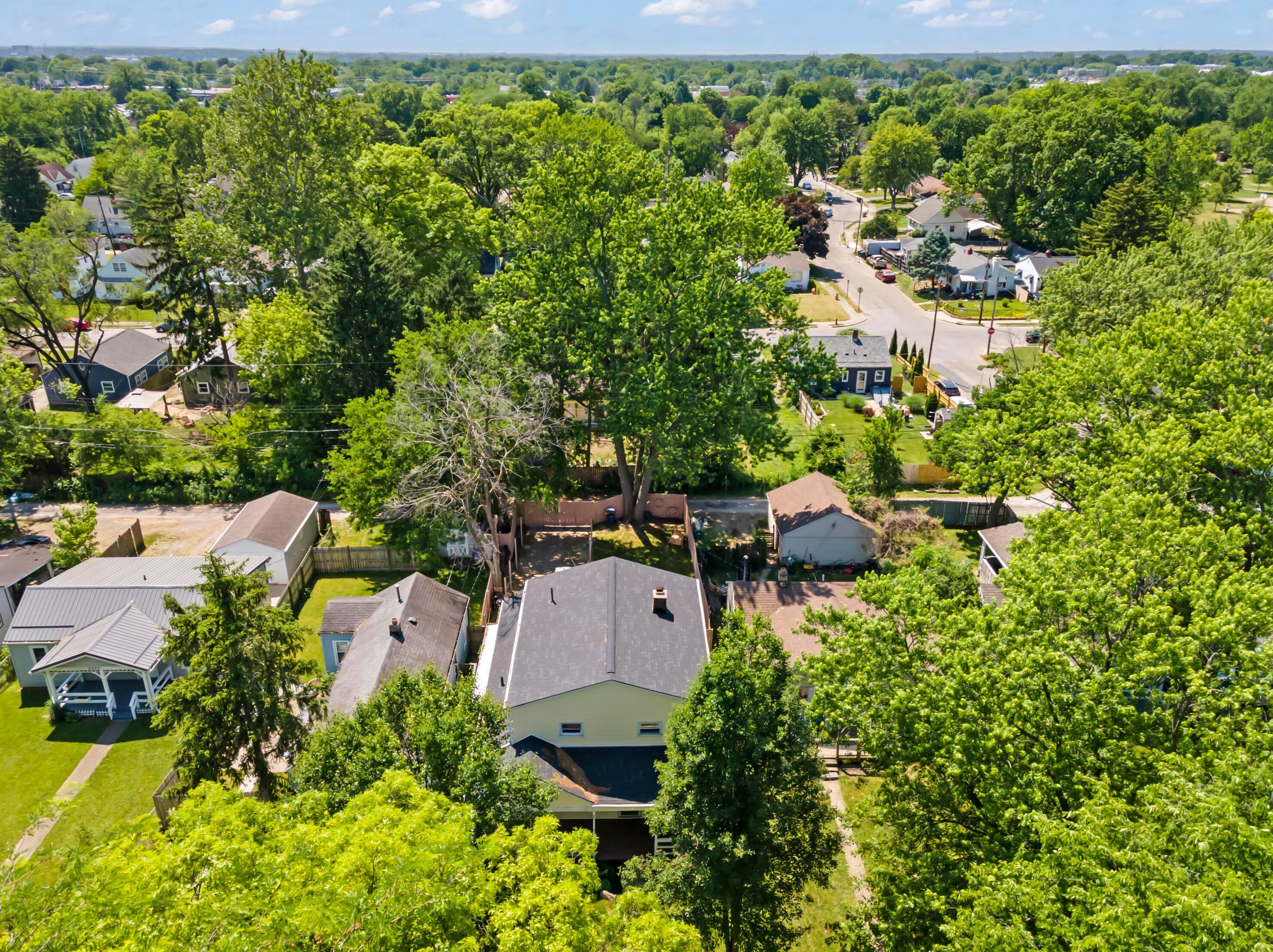 3047 Azelda St, Columbus OH 43224-4011 exterior