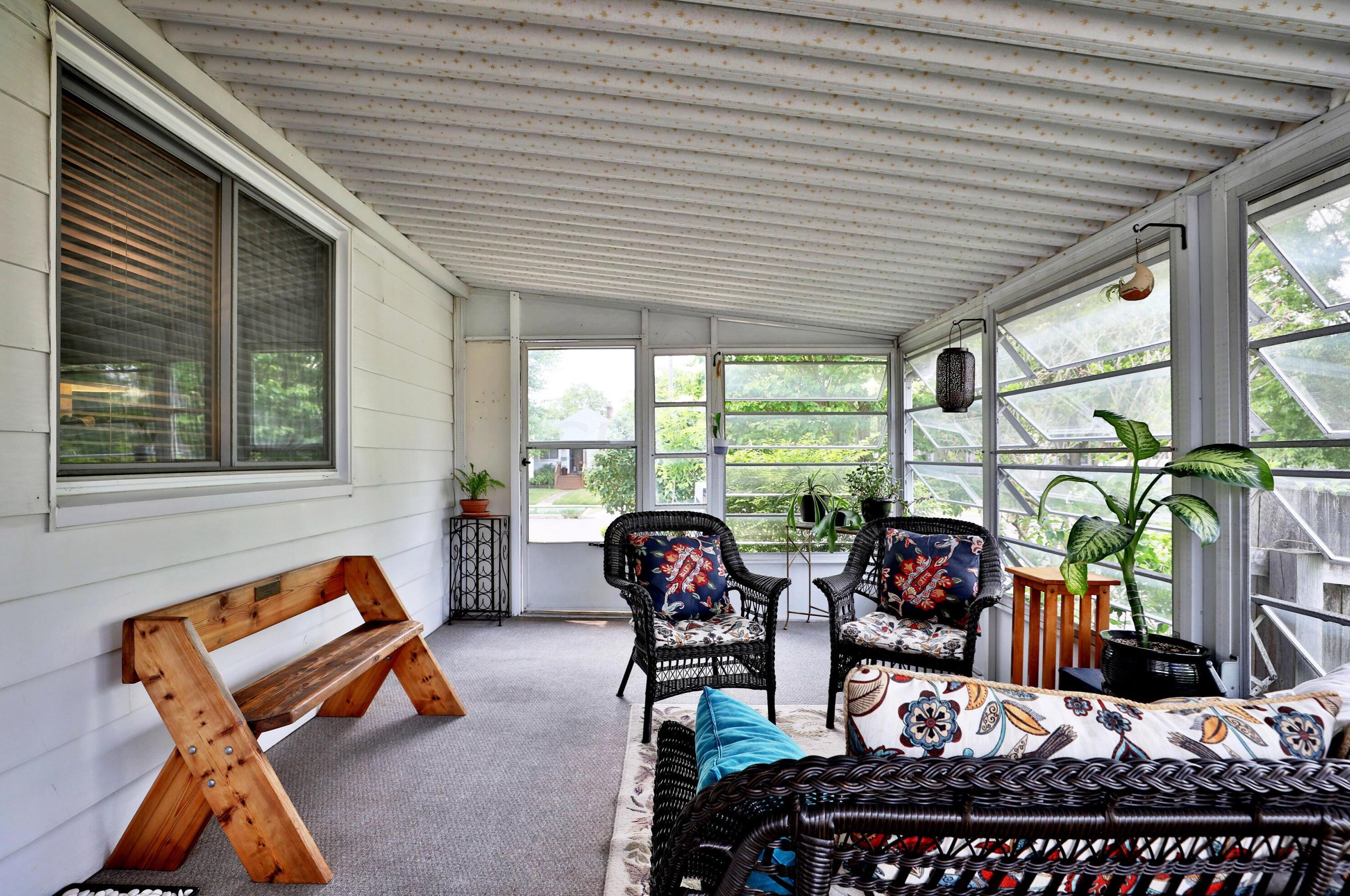 614 Jeffrey Pl, Columbus, OH 43214-1829