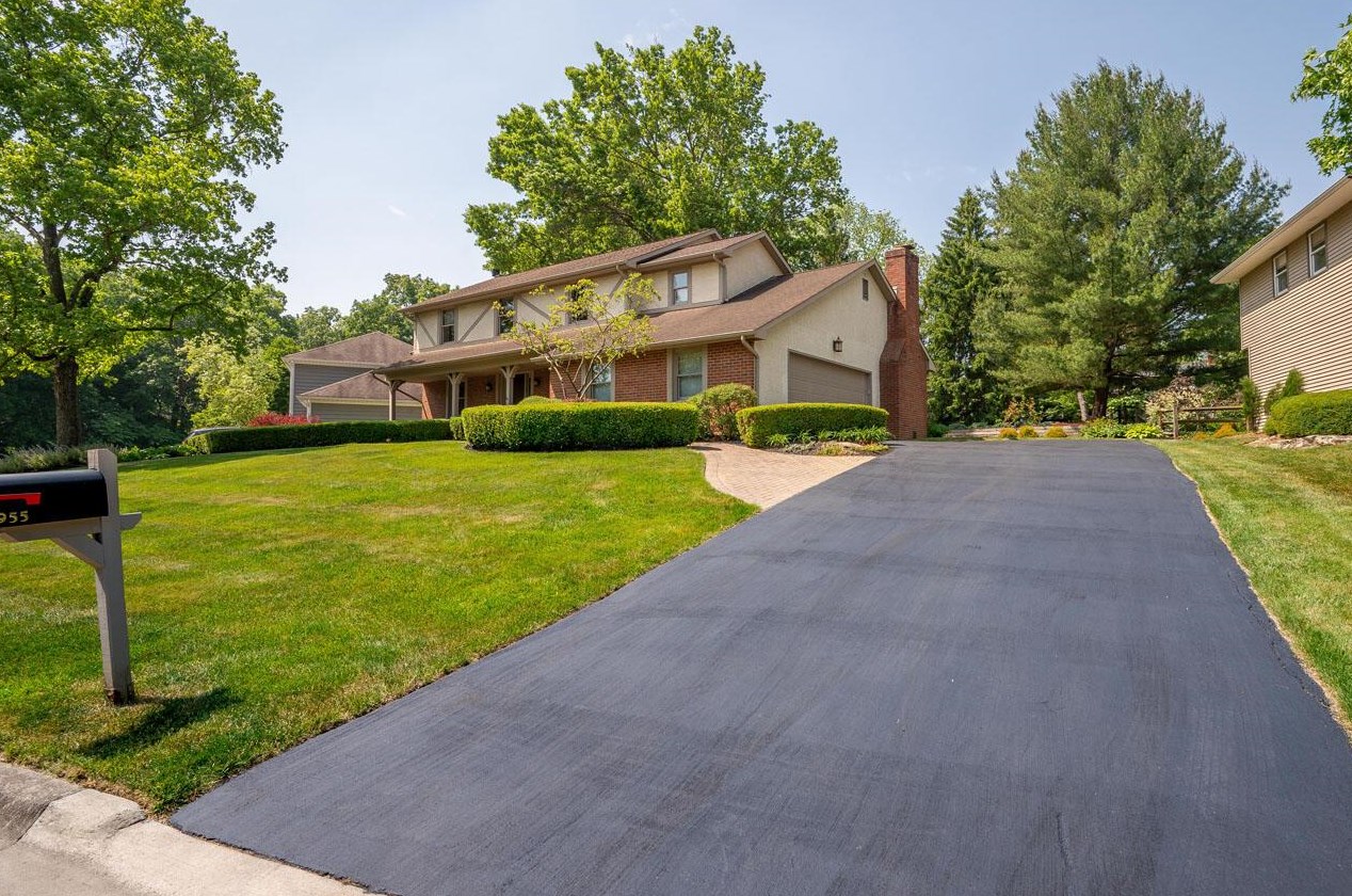 955 Blind Brook Dr, Columbus, OH 43235-1204