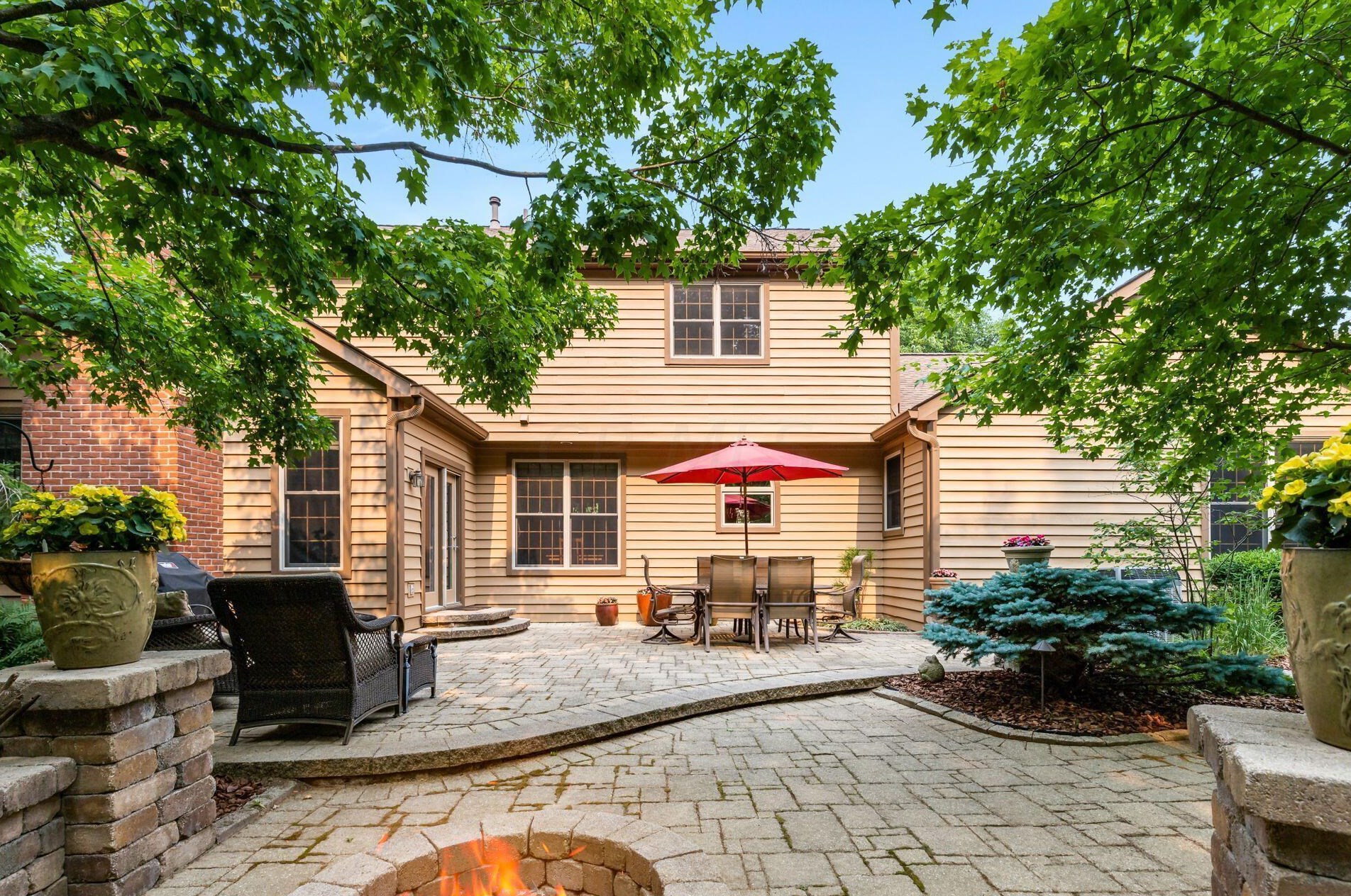 7663 Forest Knoll Dr, Dublin, OH 43017-8249