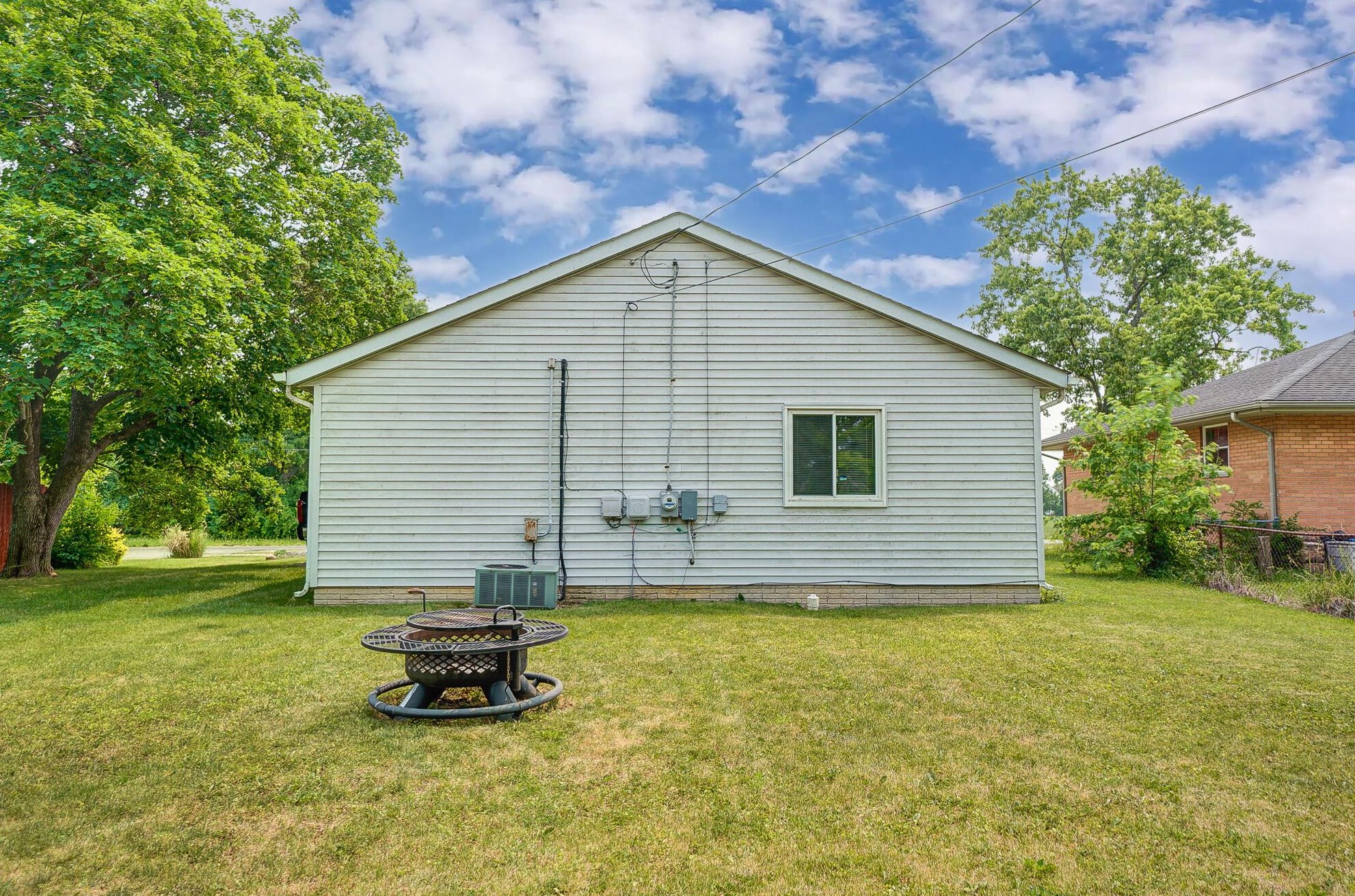 3174 Briggs Rd, Columbus OH 43204-2361 exterior