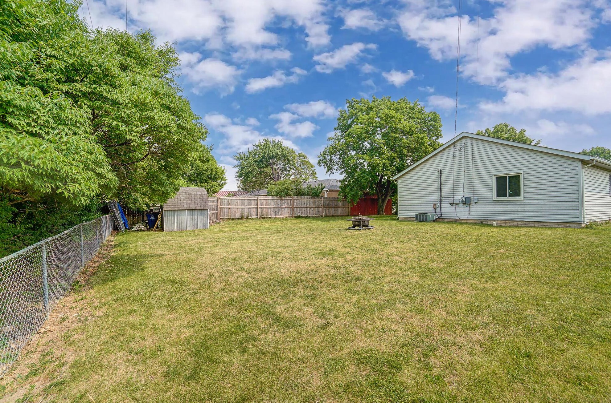 3174 Briggs Rd, Columbus OH 43204-2361 exterior