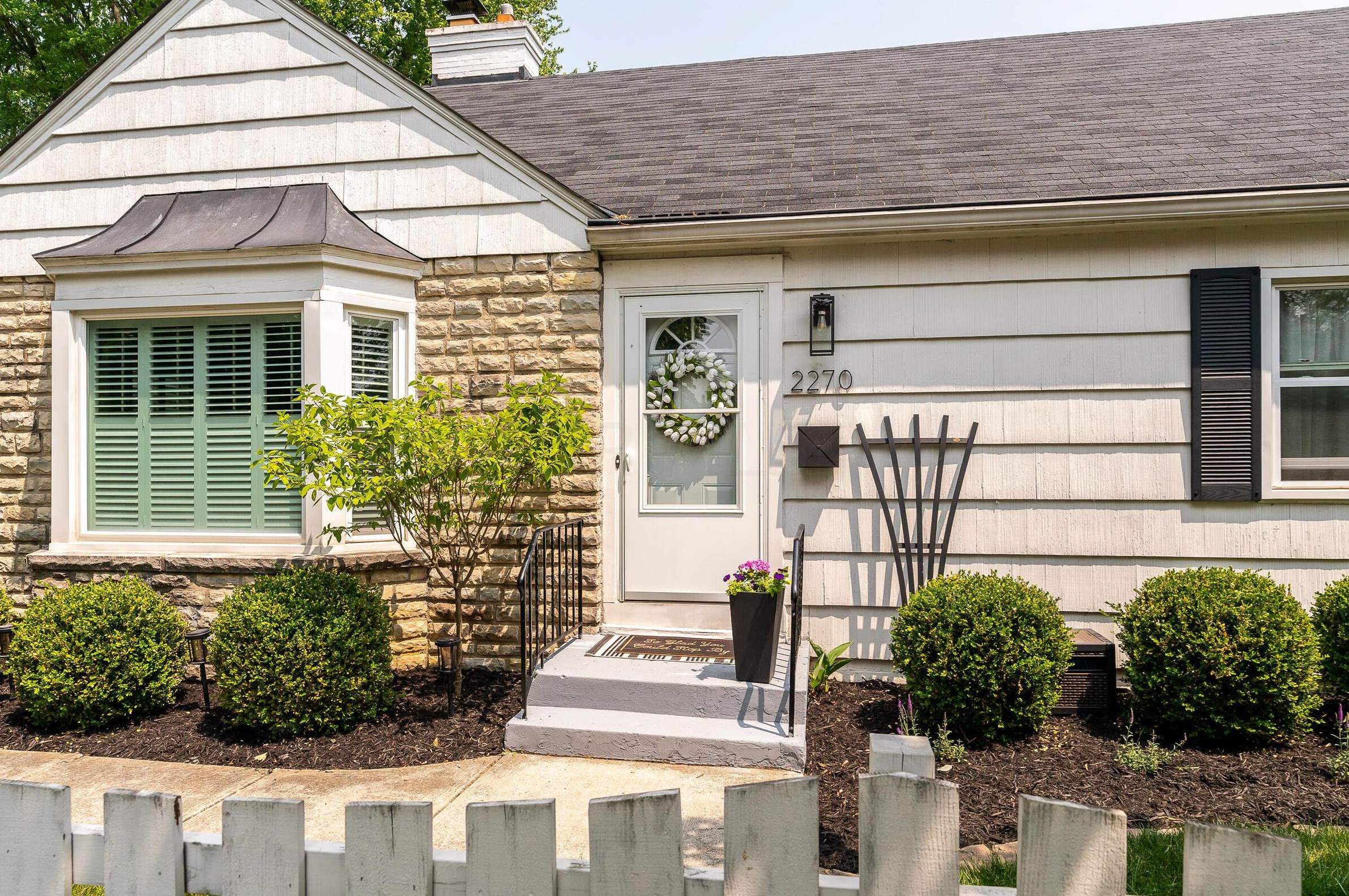 2270 Eastcleft Dr, Columbus, OH 43221-1868