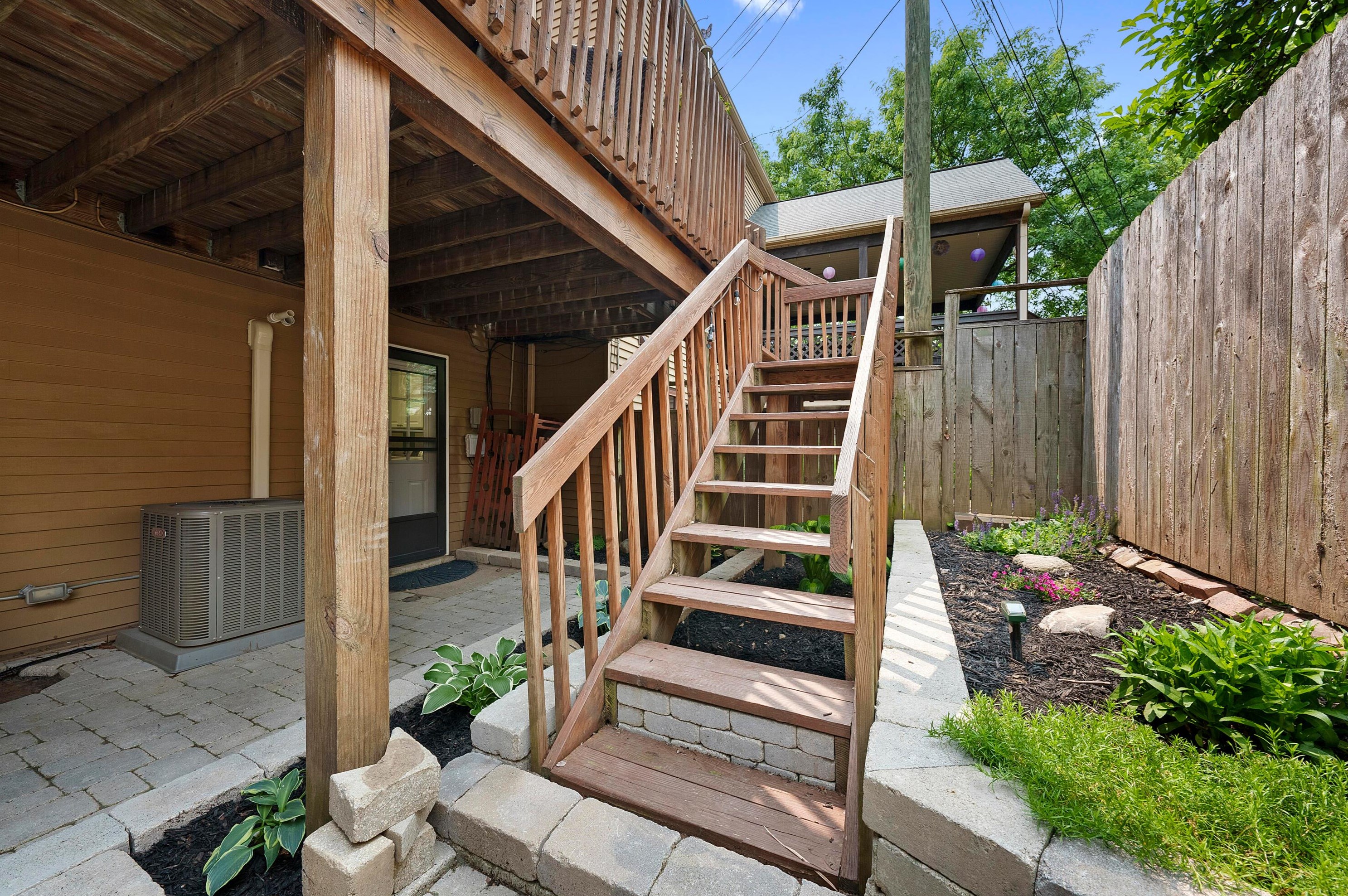 206 2 Ave, Columbus OH 43201-3410 exterior