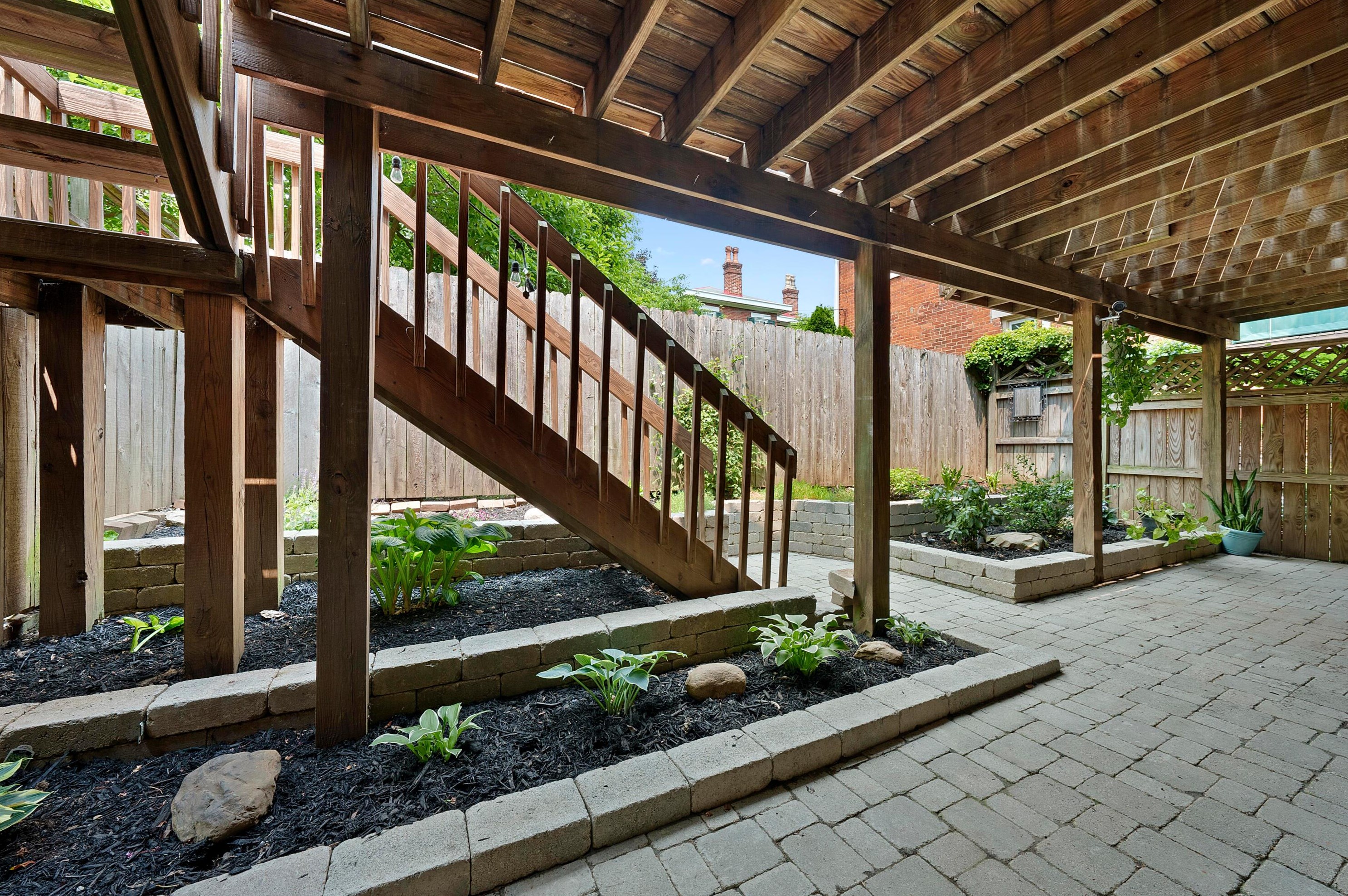 206 2 Ave, Columbus OH 43201-3410 exterior