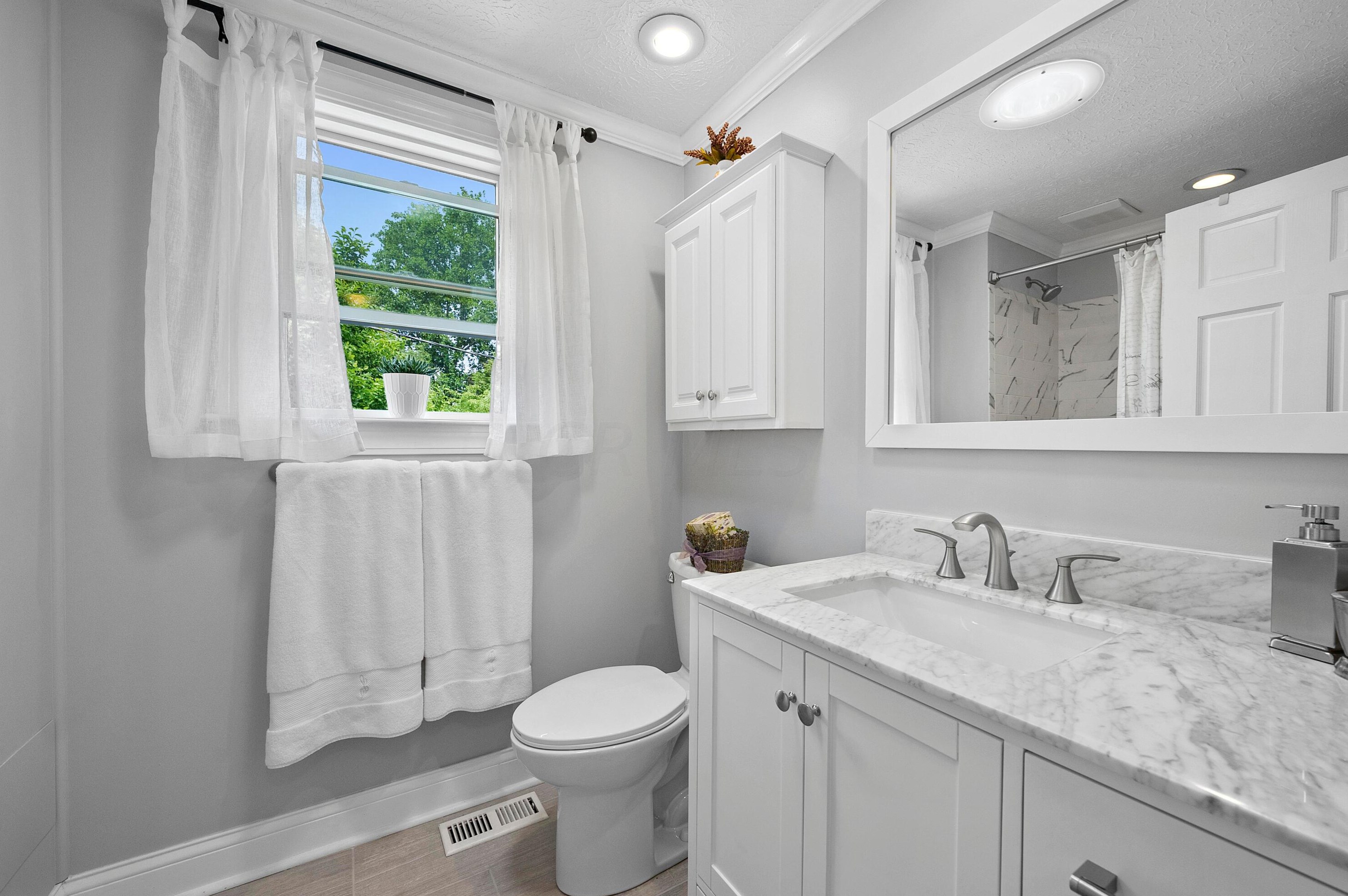 206 2 Ave, Columbus OH 43201-3410 exterior