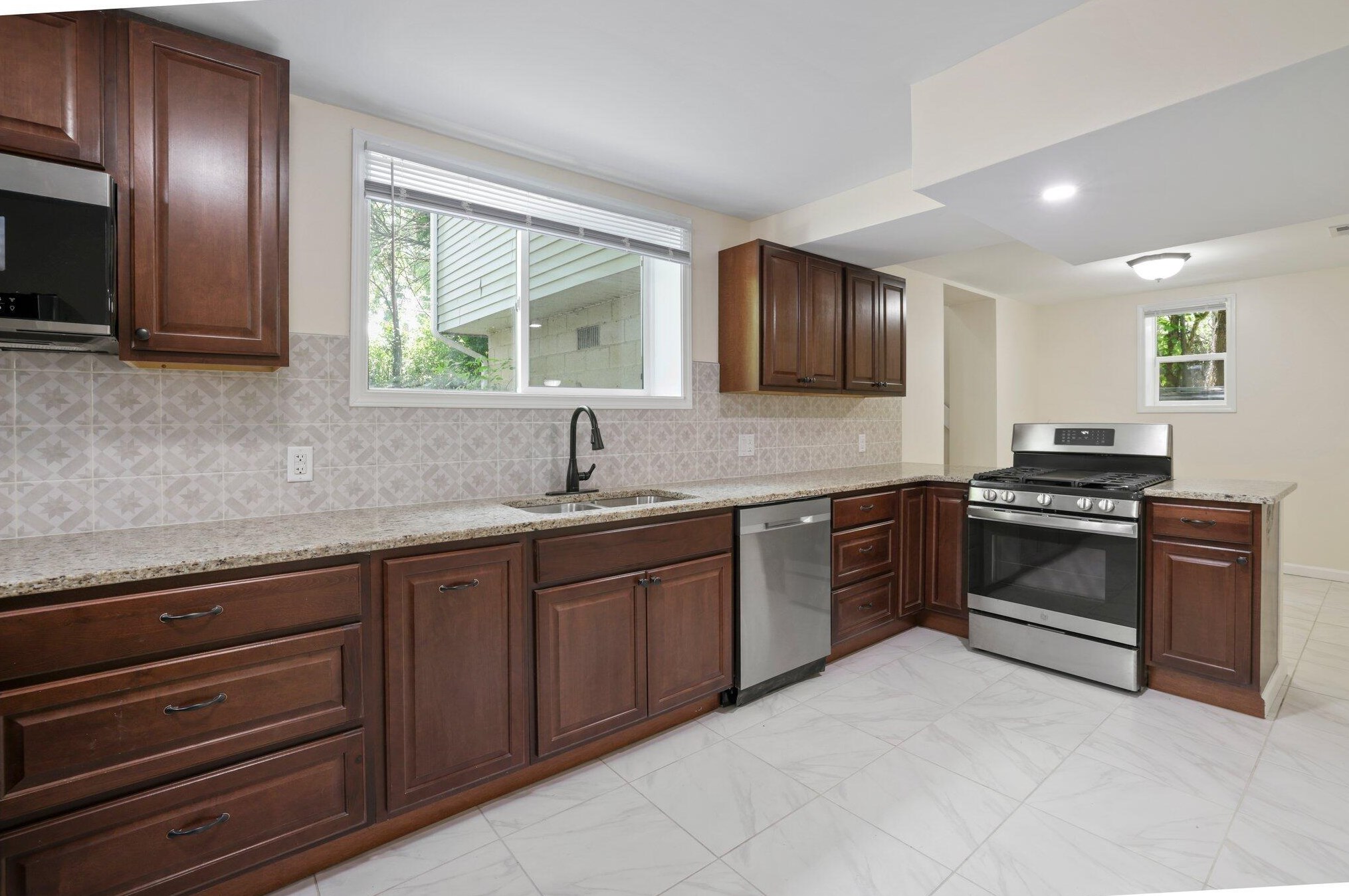 1371 22nd Ave, Columbus OH 43211-2125 exterior