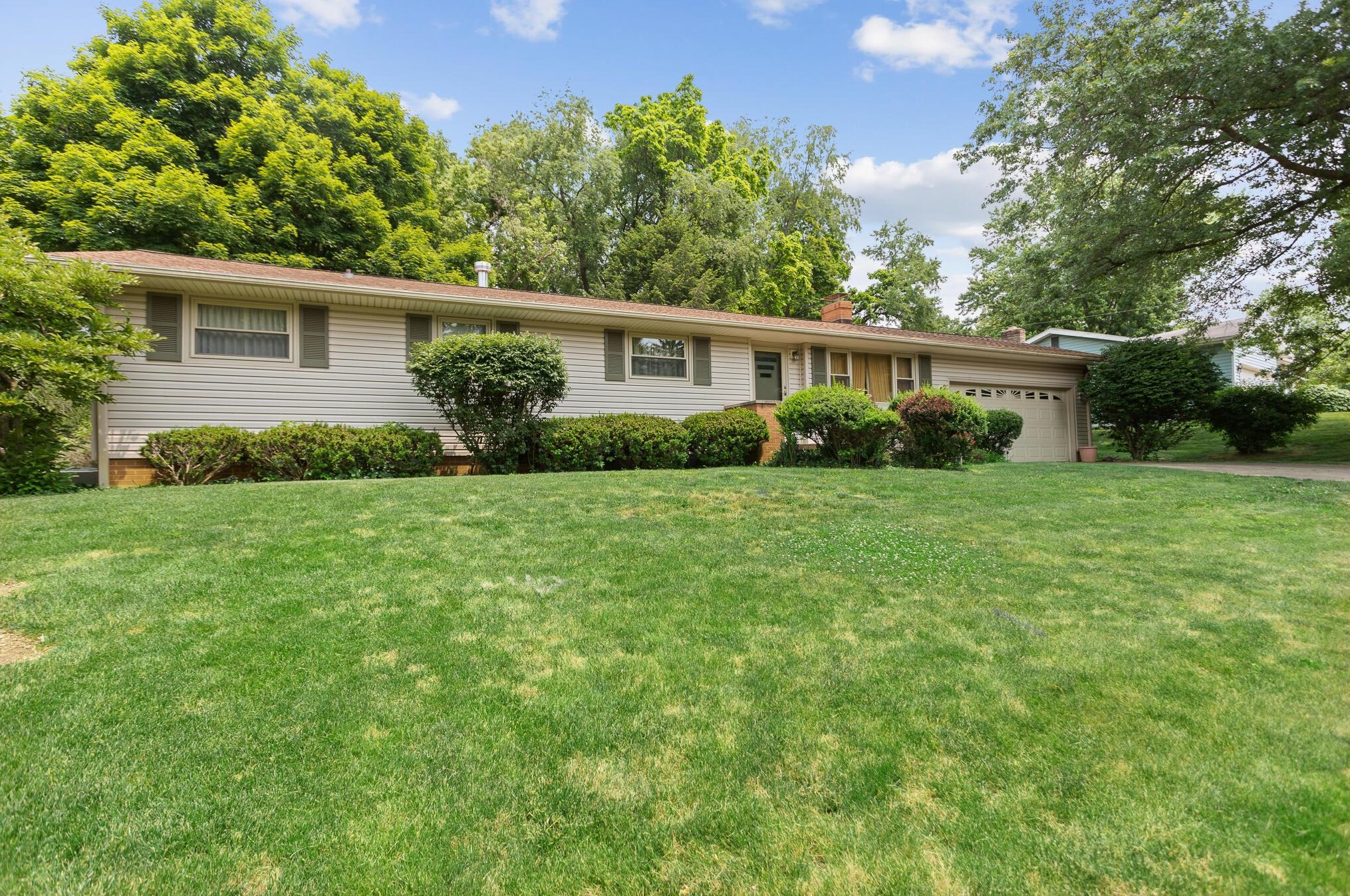 1551 Lynn Dr, Lancaster, OH 43130-2014