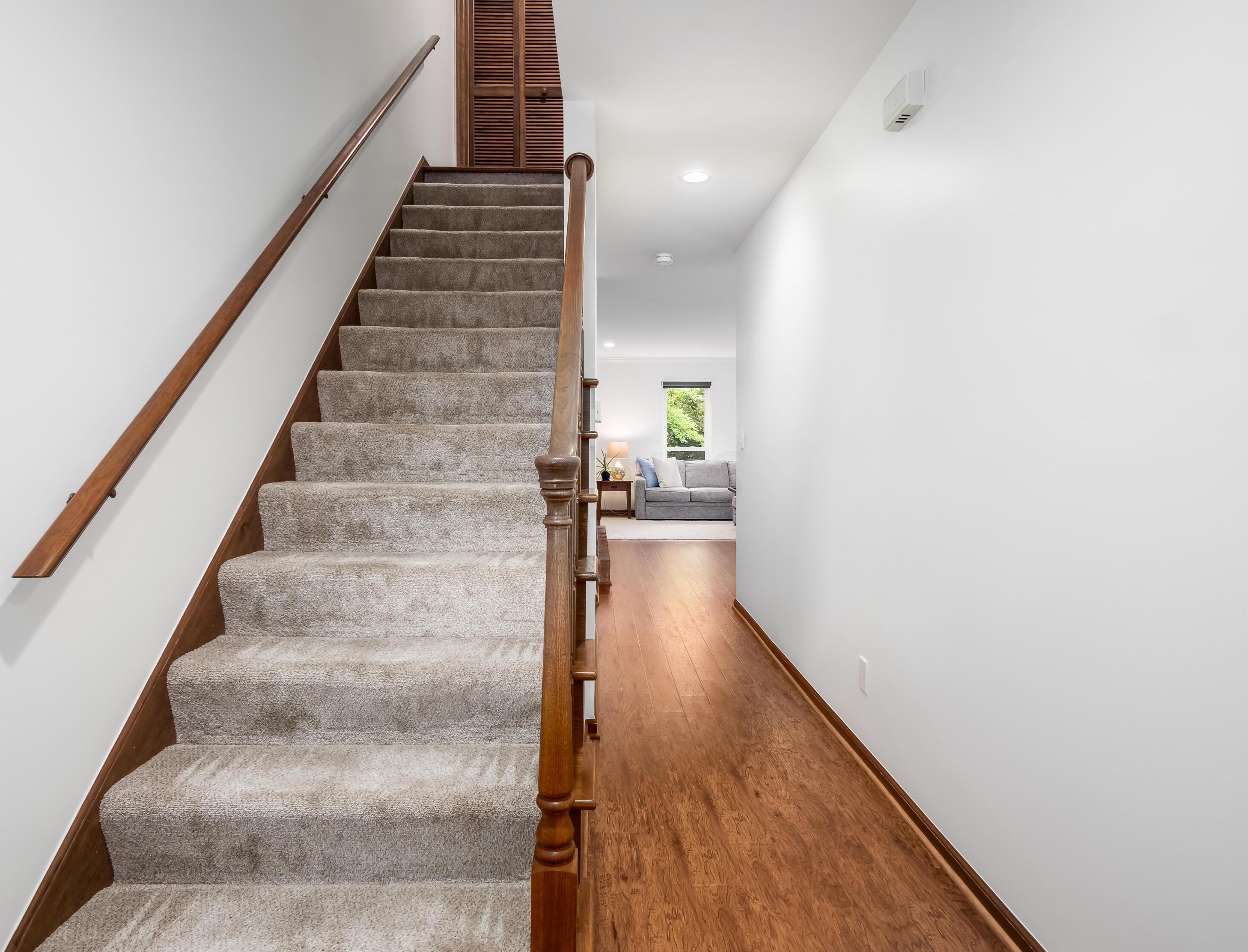 4216 Chaucer Ln, Columbus OH 43220-4079 exterior